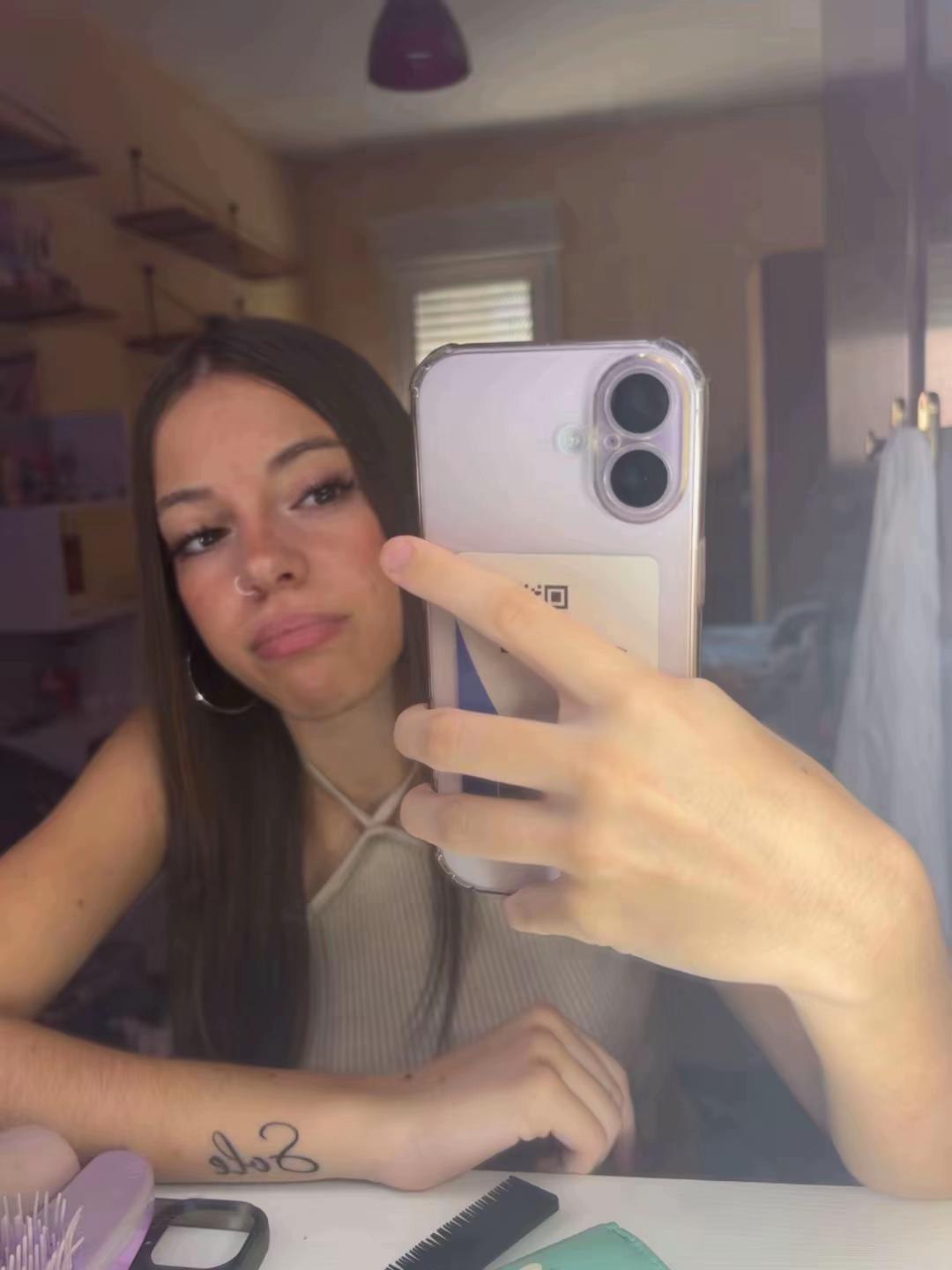 @Ahinaritaa_