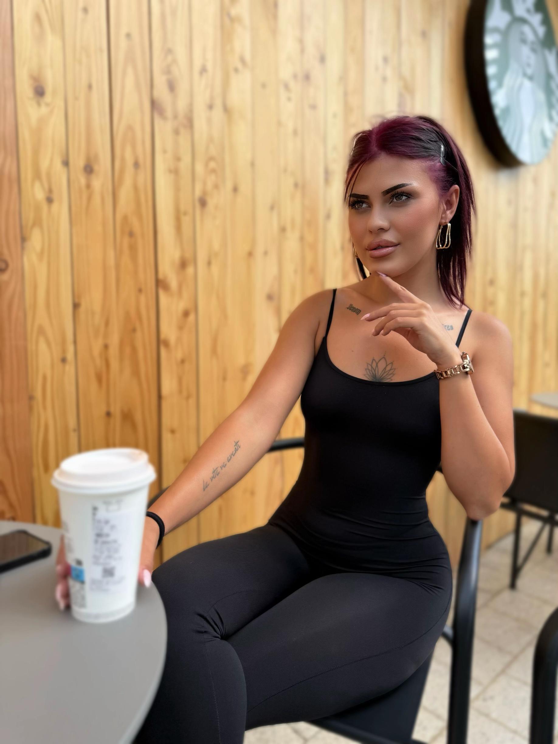 @moniilaaura