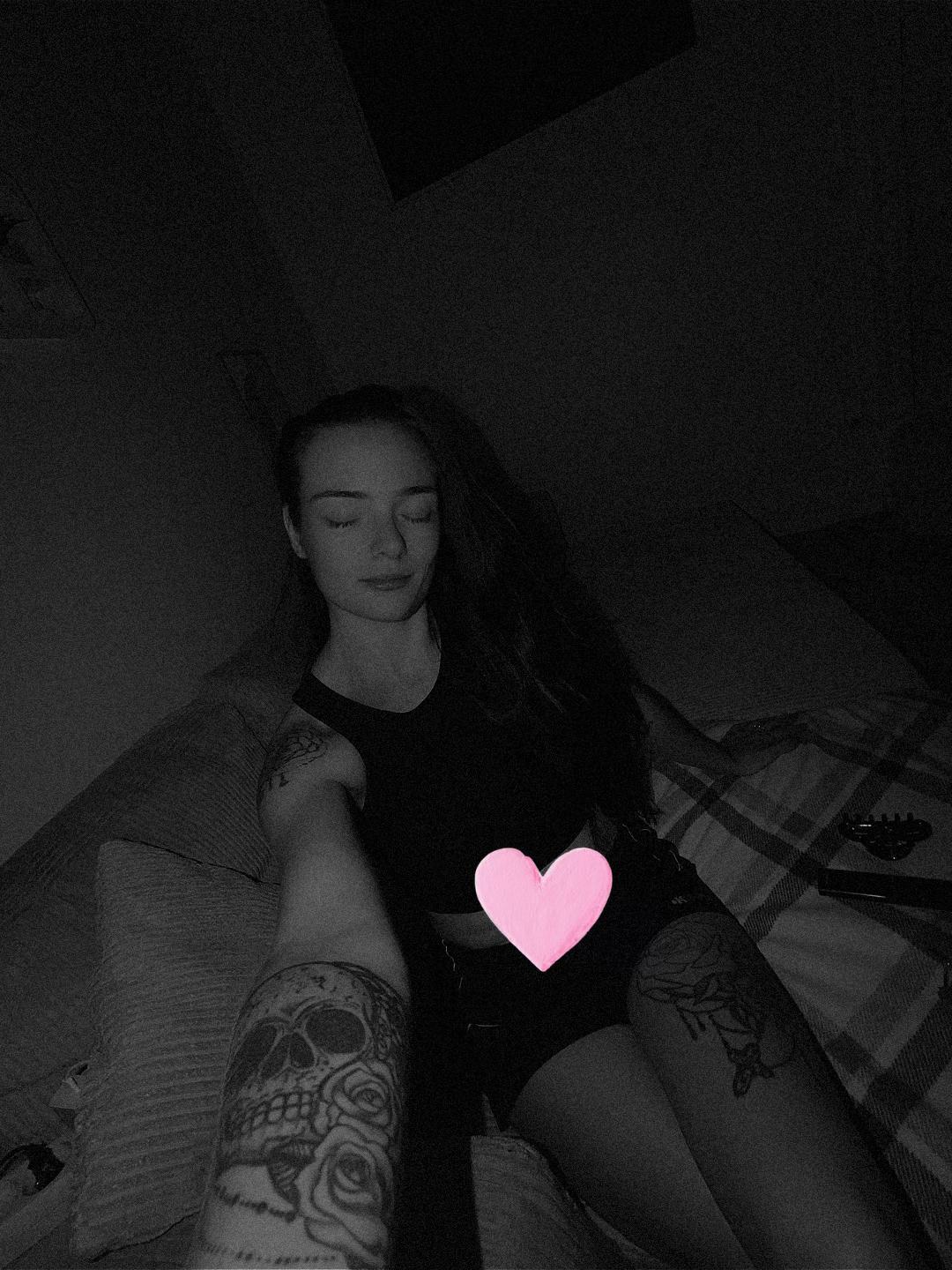 @🥀 𝔐𝔞𝔫𝔲𝔢𝔩𝔩𝔞 🥀