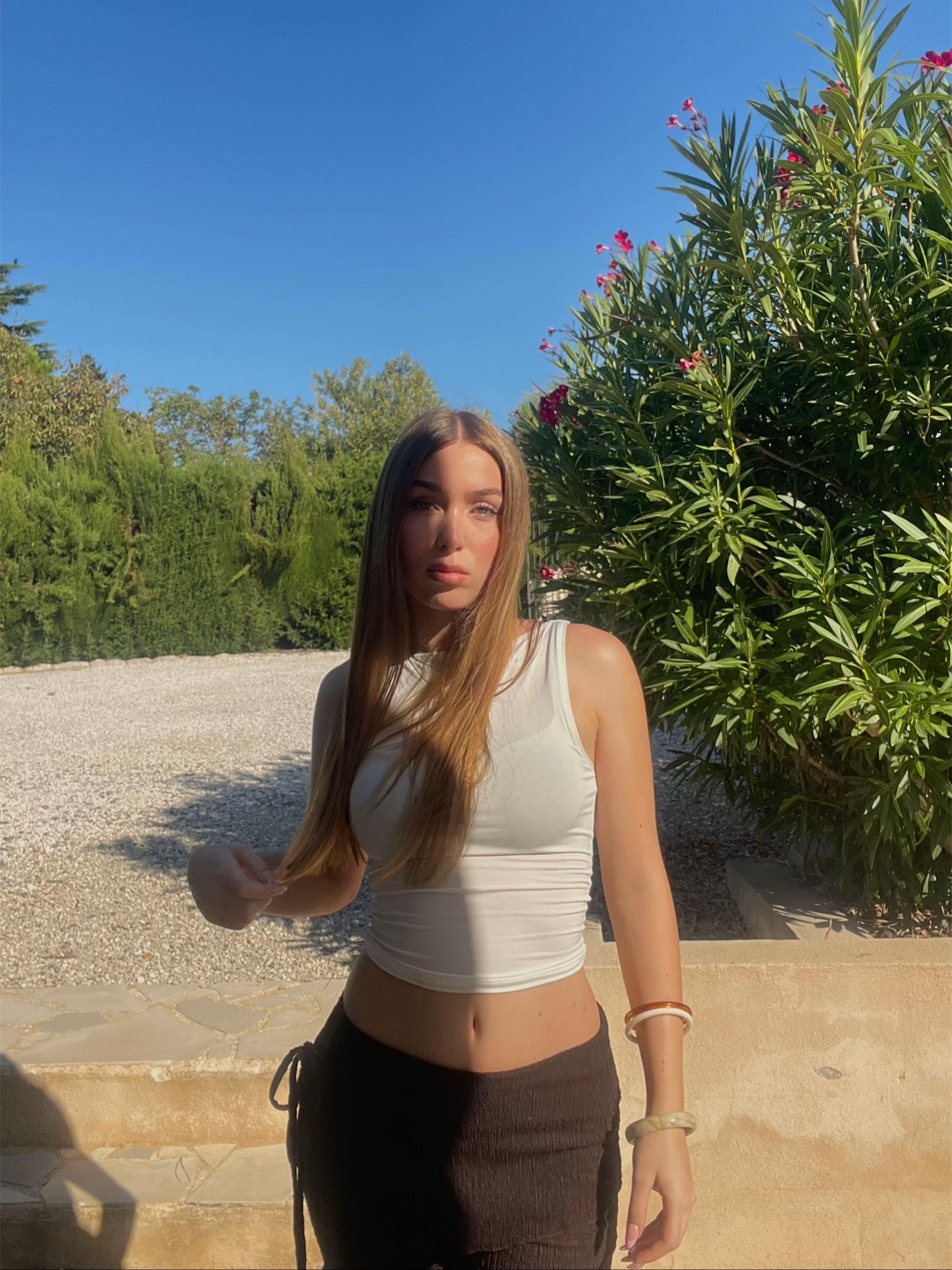 @ℰ
