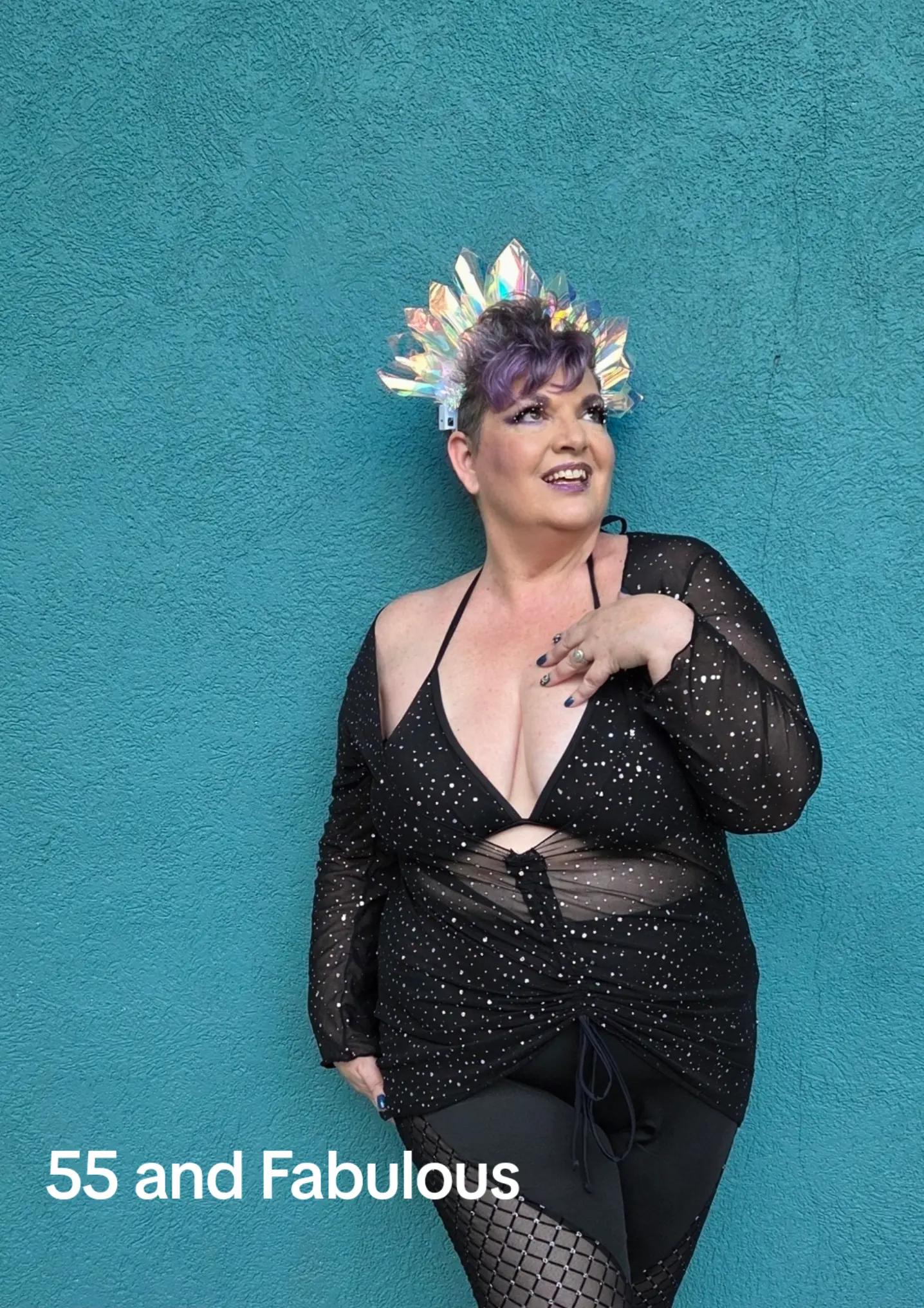 @thecurvyqueenmel