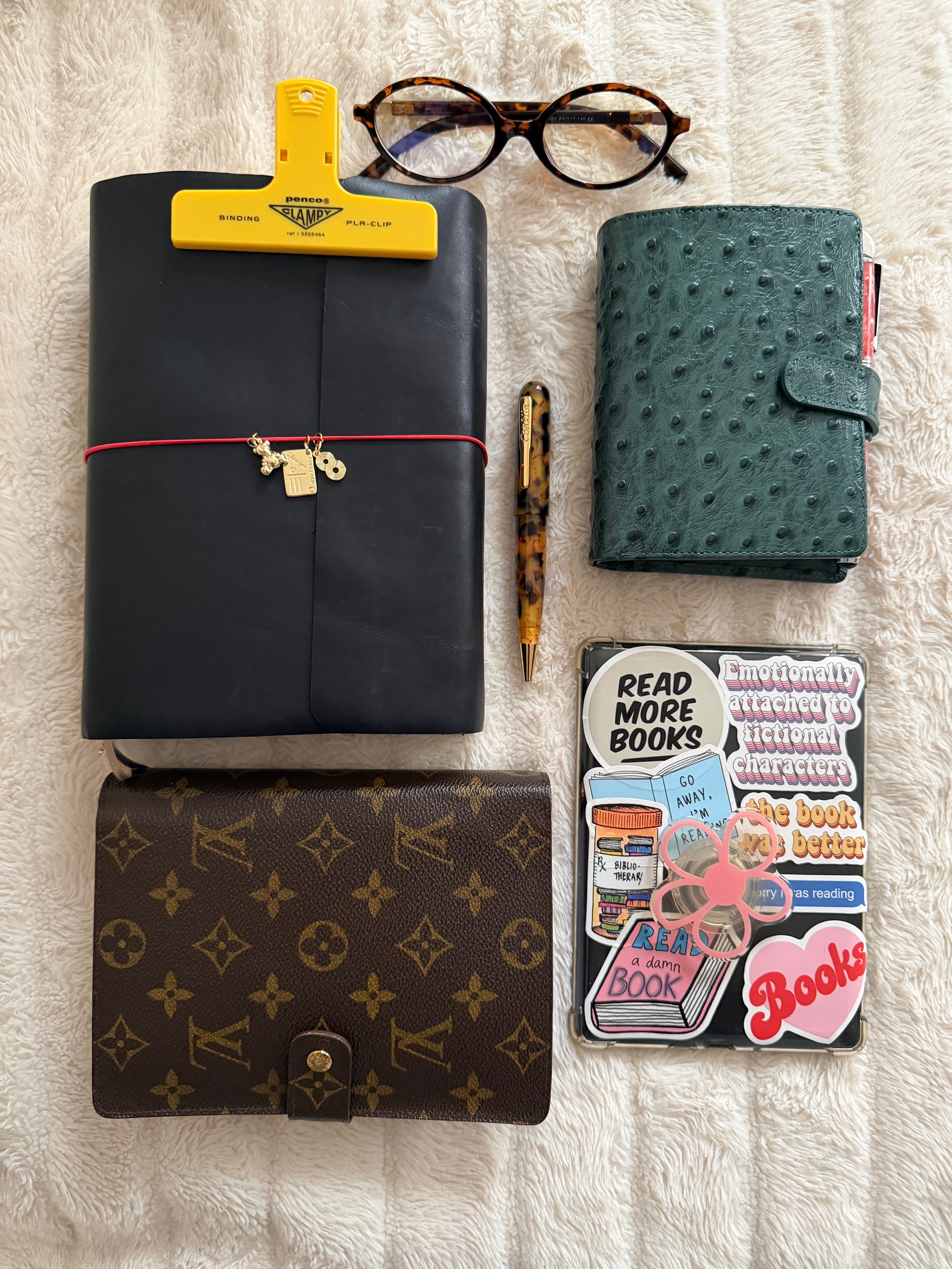 @Morgan | Travel, Fits, & Bits