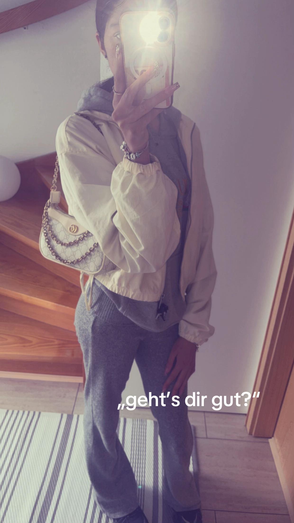 @𝐄𝐦𝐦𝐲