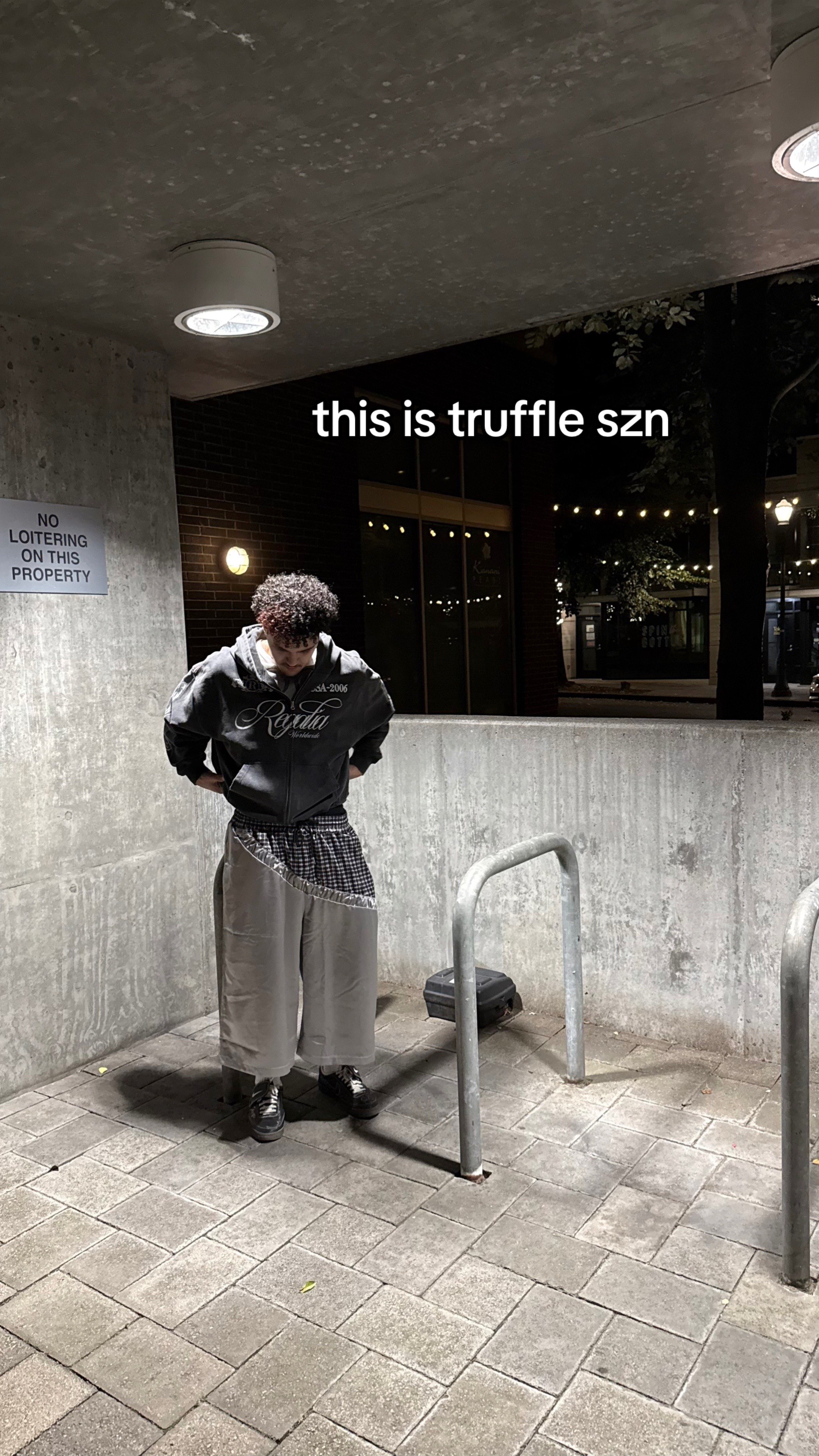 @𖣂