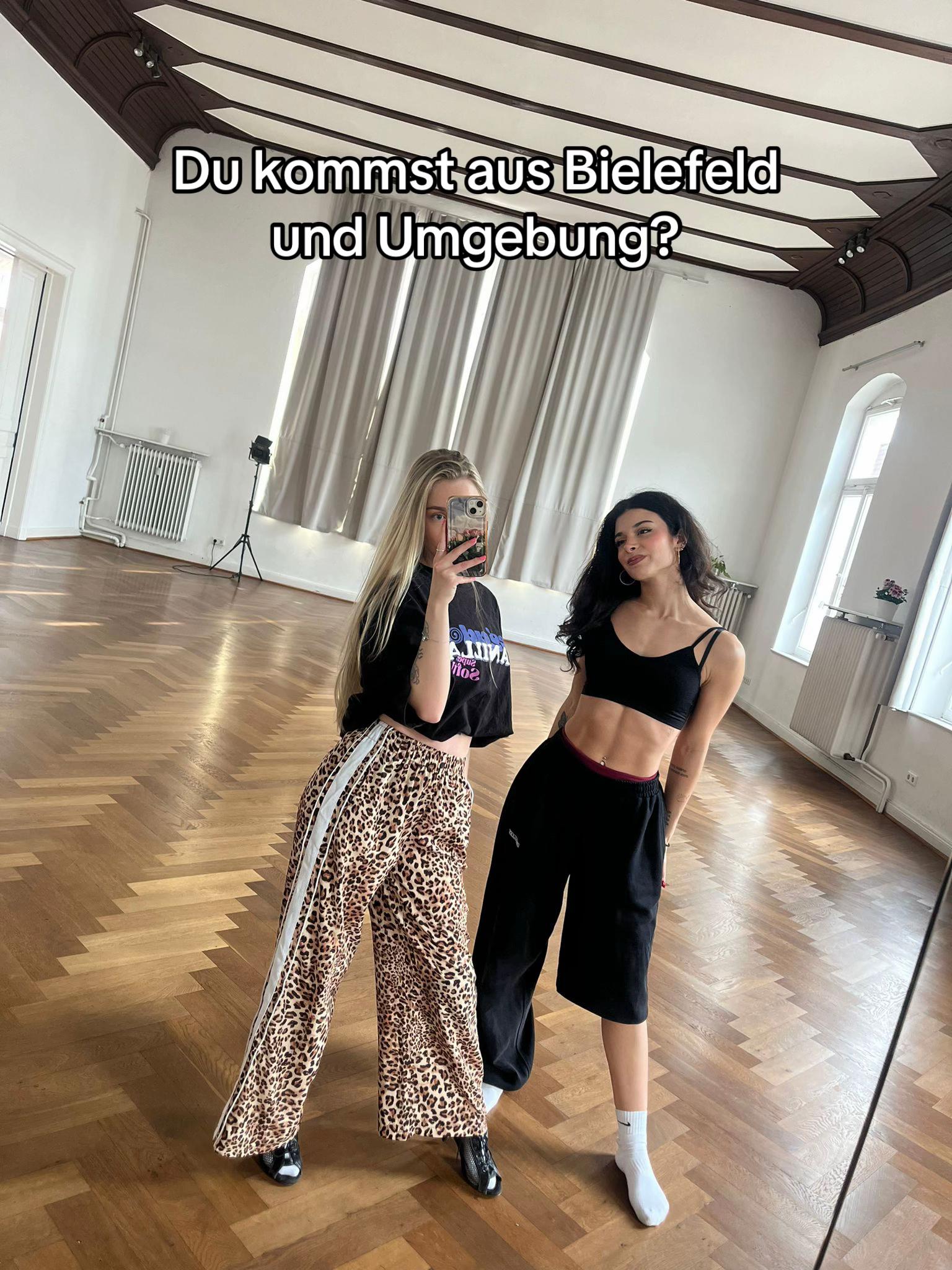 @D E R Y A