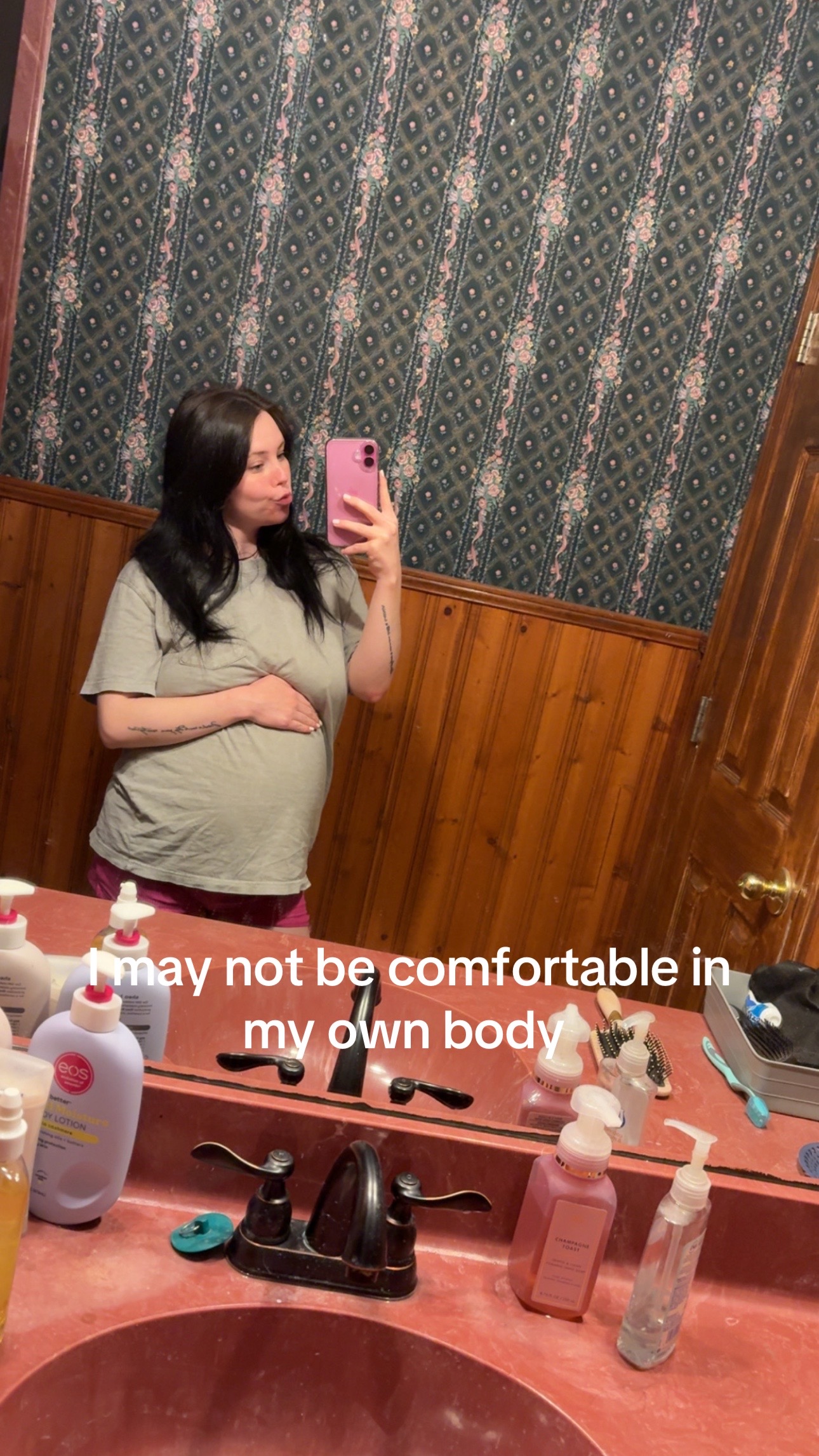 @Izzy || girl mama⚡️🍒