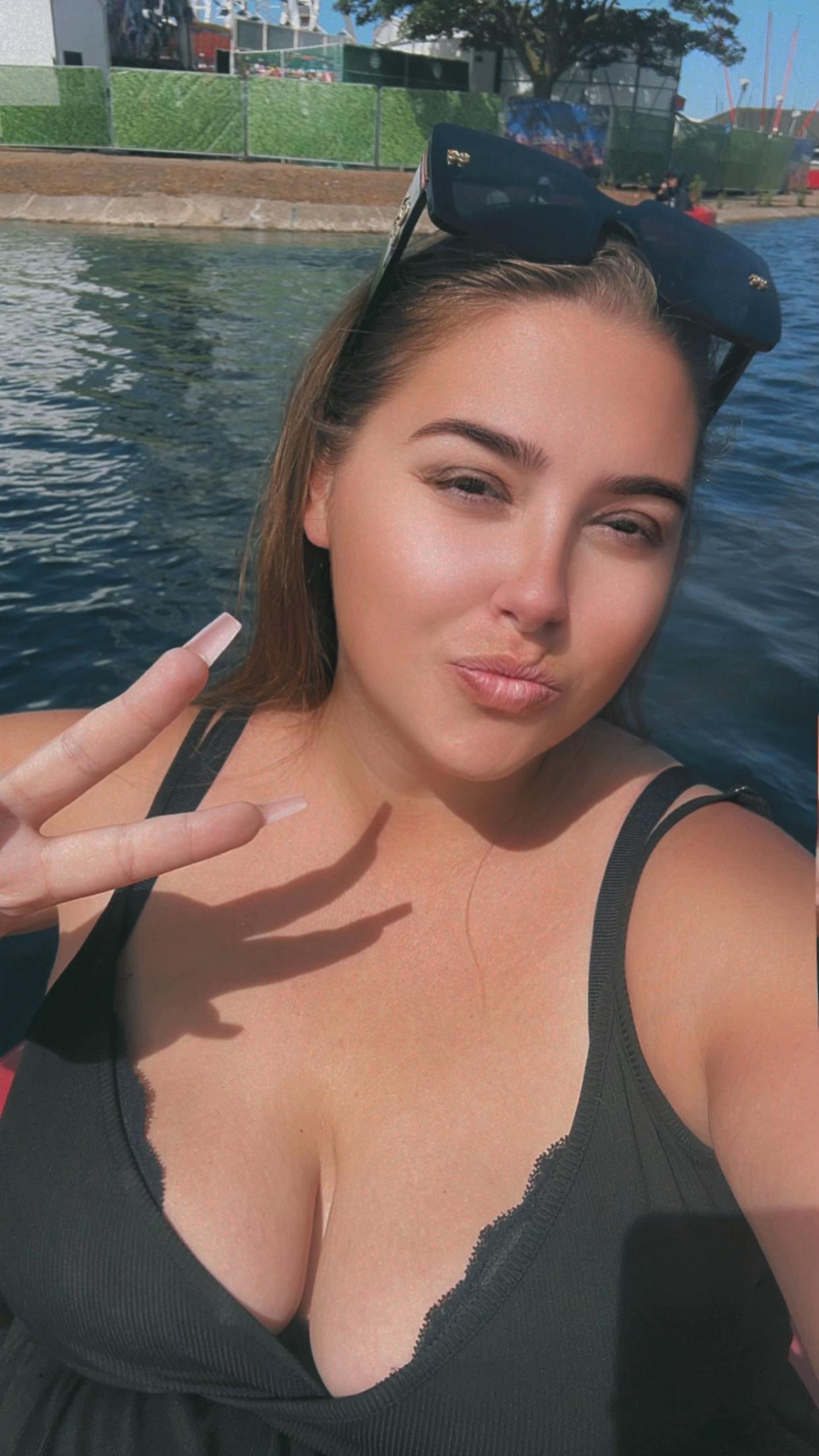 @LusciousLaurax