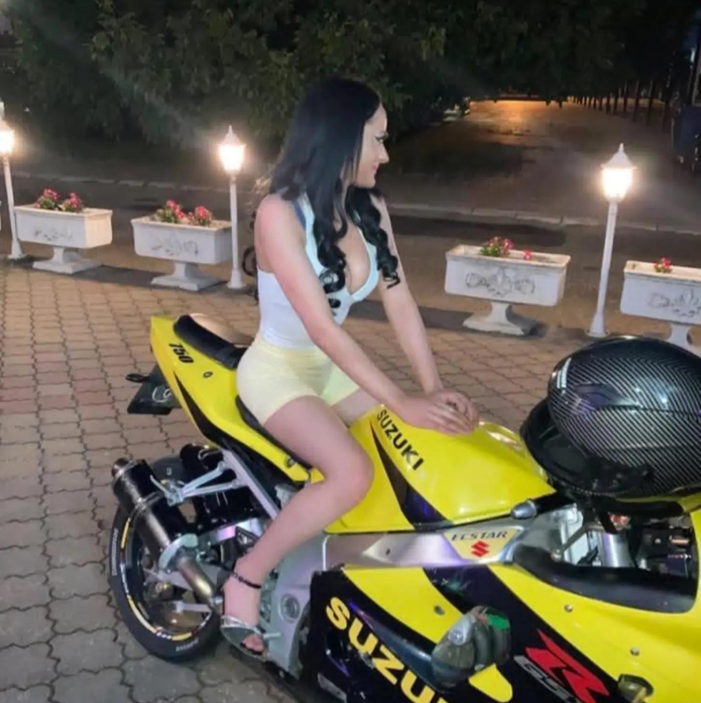 @𝒕𝒆𝒂𝒃𝒂𝒓𝒃𝒊