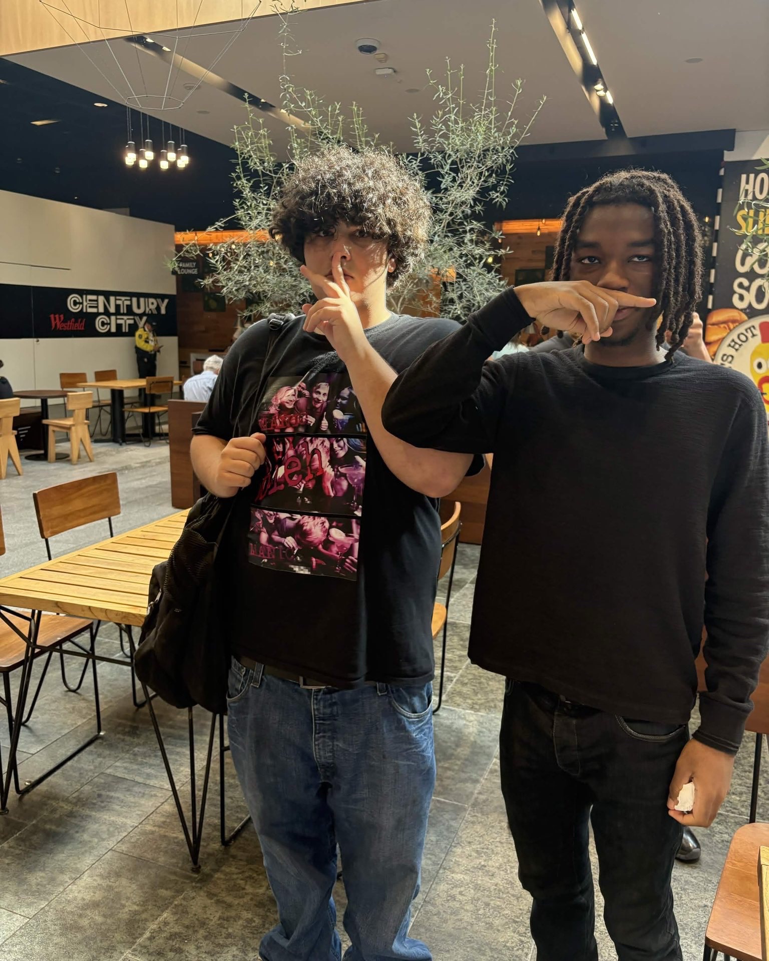 @thisnothimv