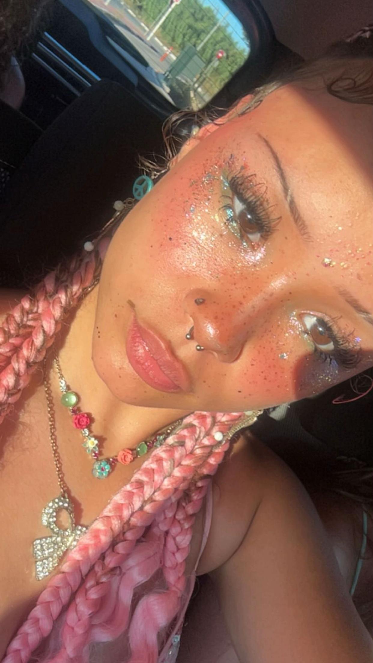 @🦄