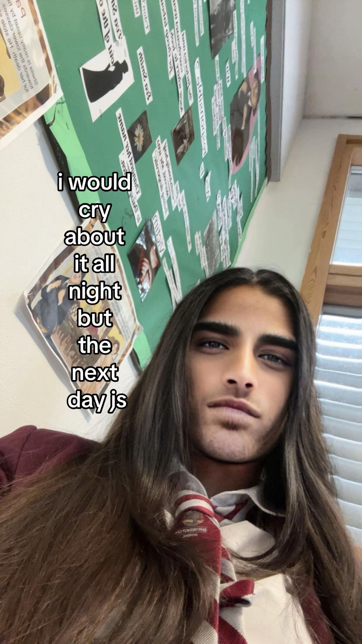 @𑣲𝖞.