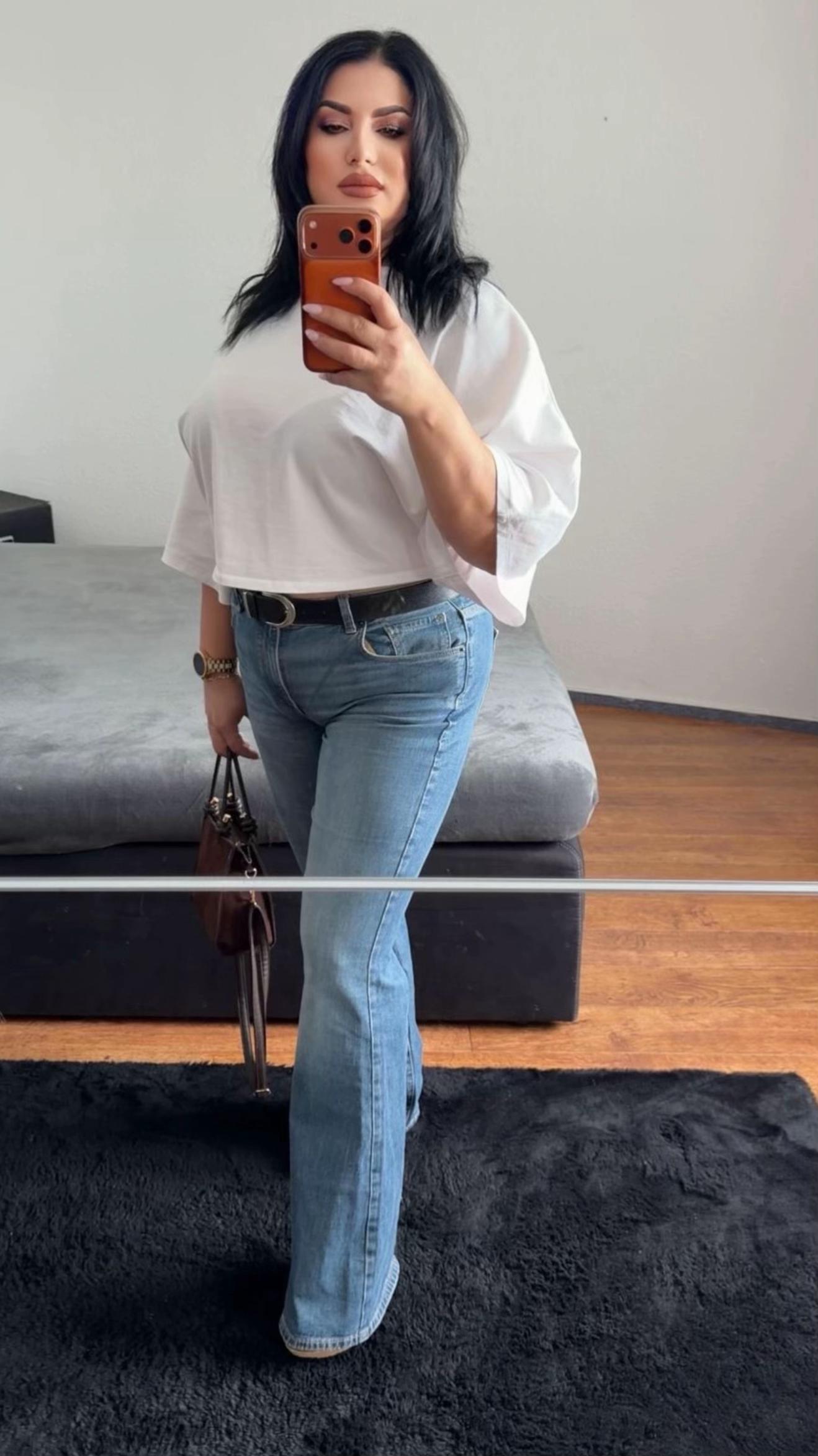 @Manuela Elena