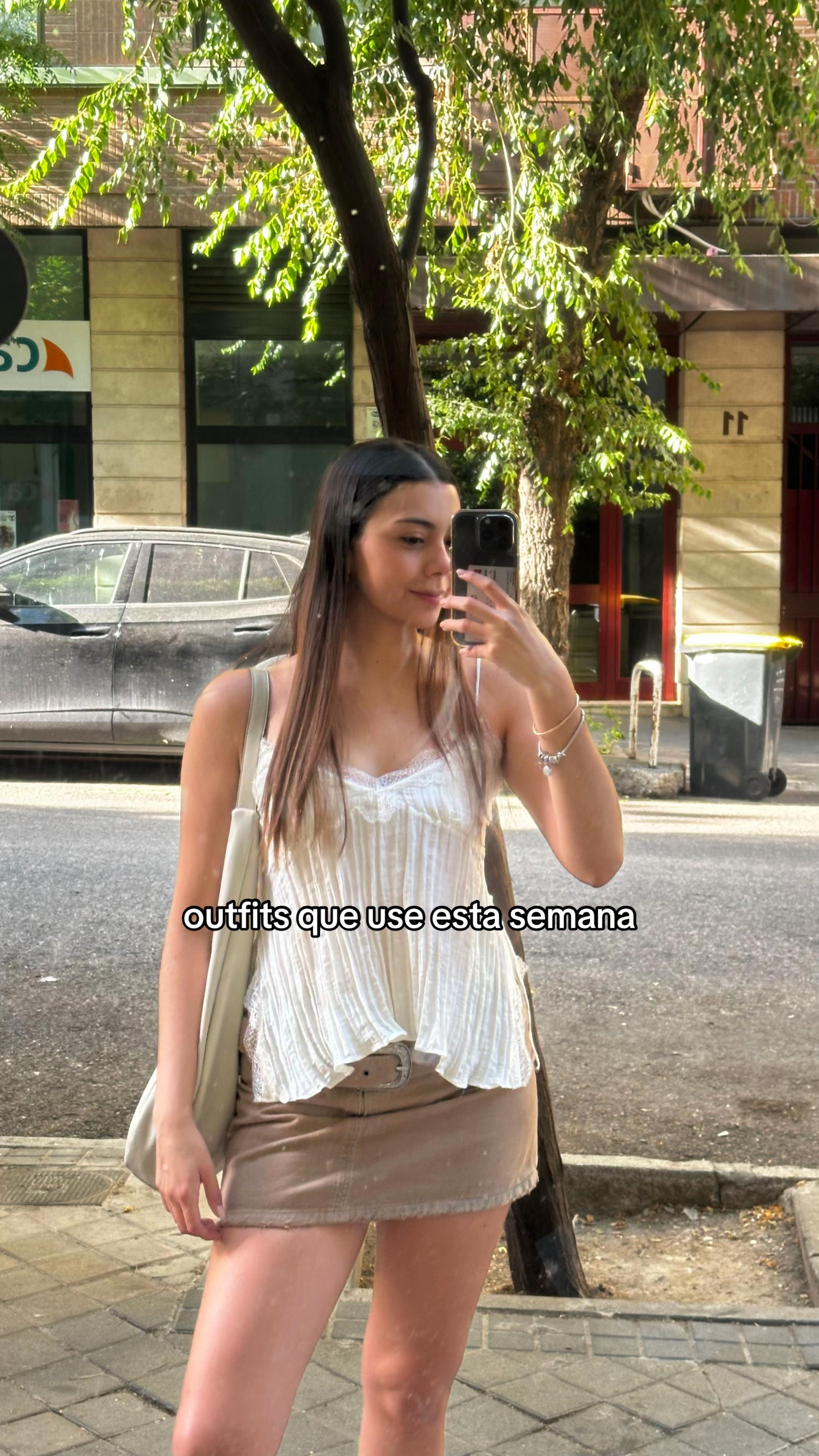 @adrianaleivaac