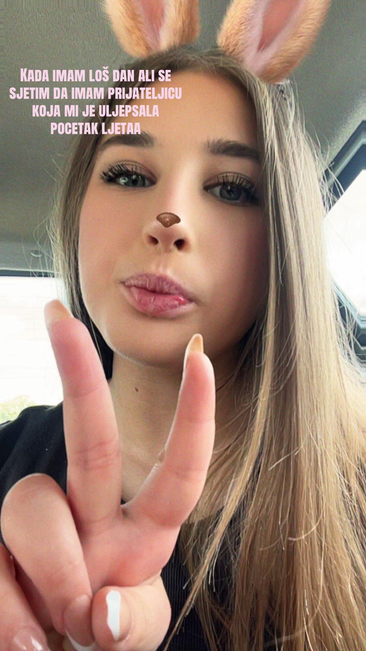 @𝓭𝓸𝓻𝓪🦢