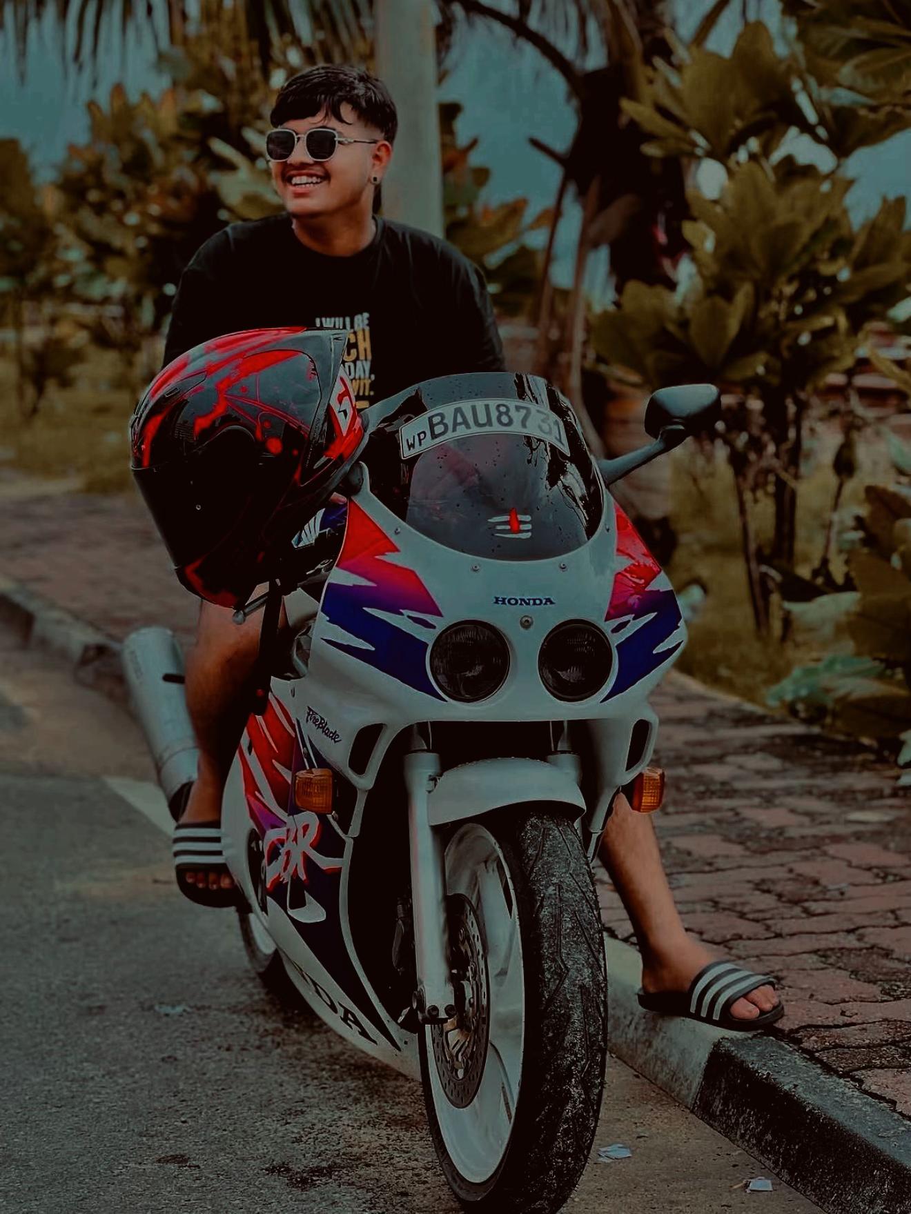 @𝗚𝗜𝗥𝗨💸