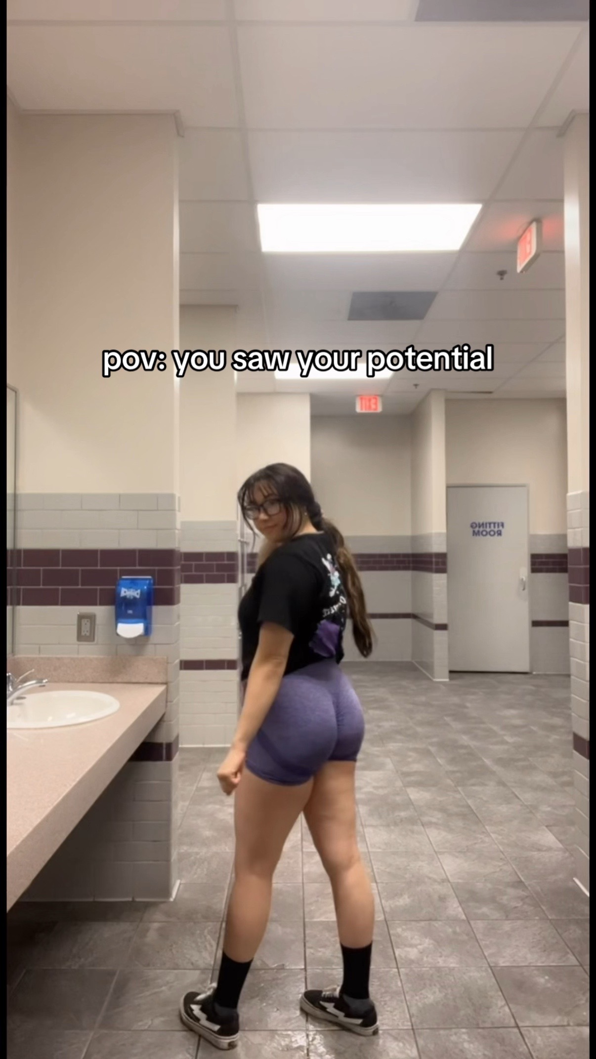 @danigoingsfit 𒉭