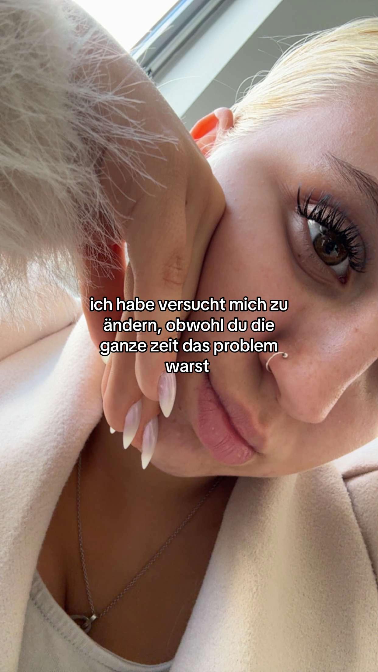 @🫰🏼