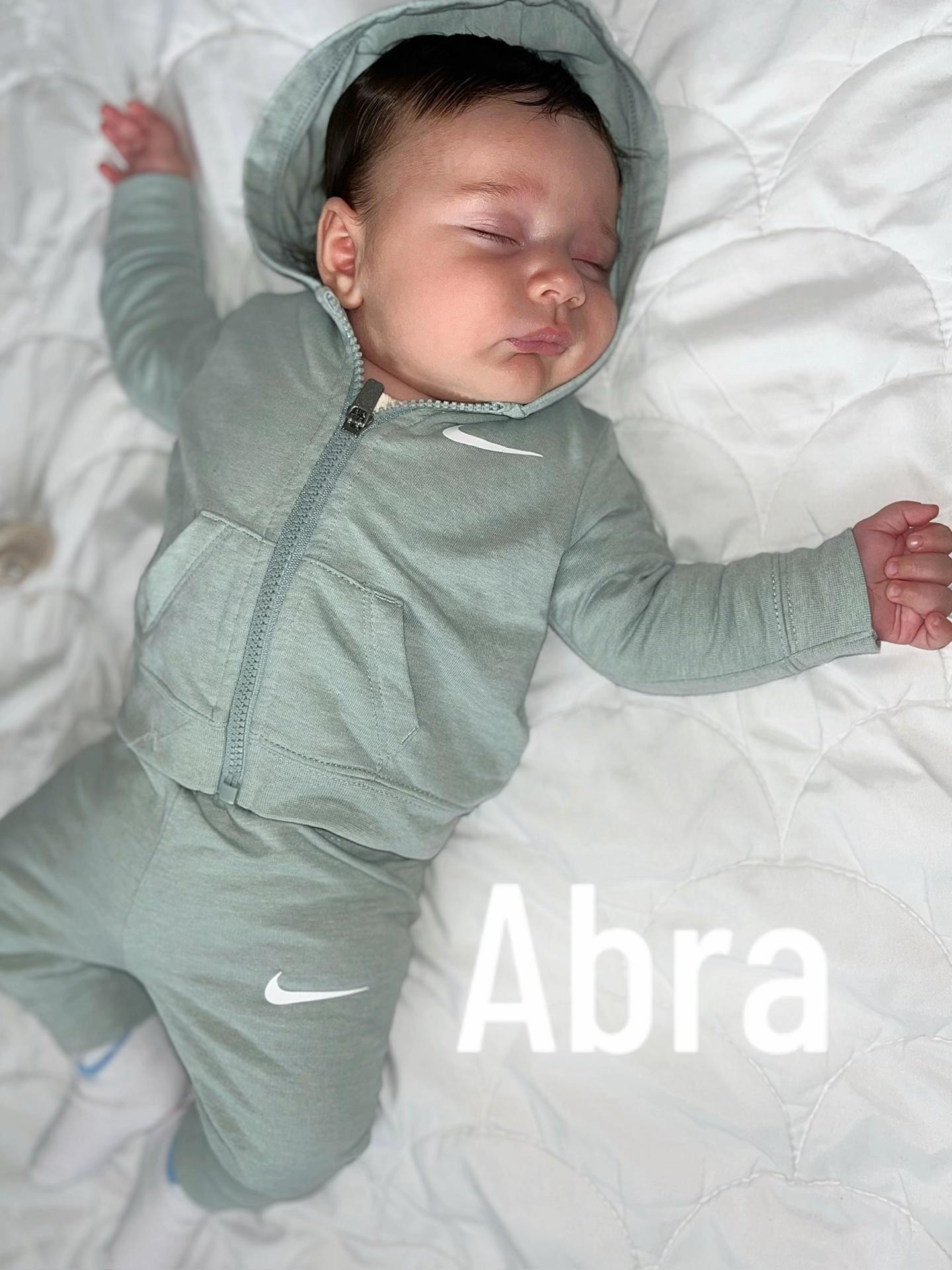 @𝓐𝓷𝓭𝓻𝓮𝓮𝓪 𝓗𝓪̂𝓷𝓬𝓾