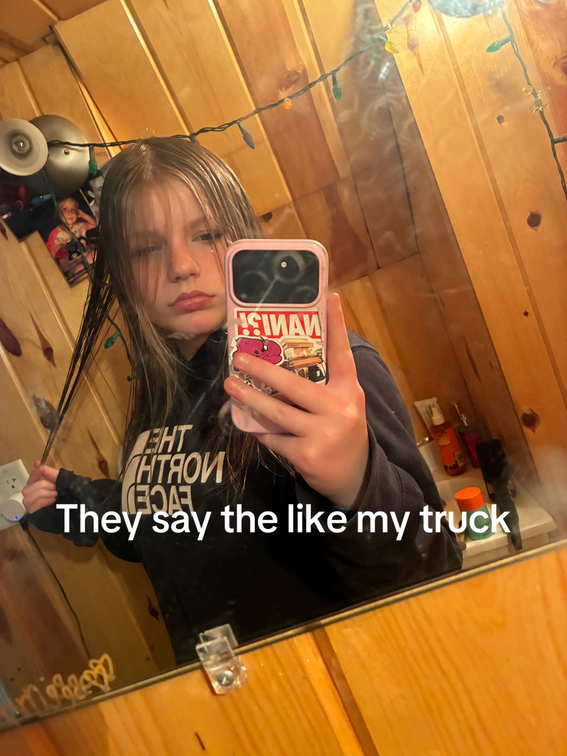 @.•.⍲⍻⍲.•.