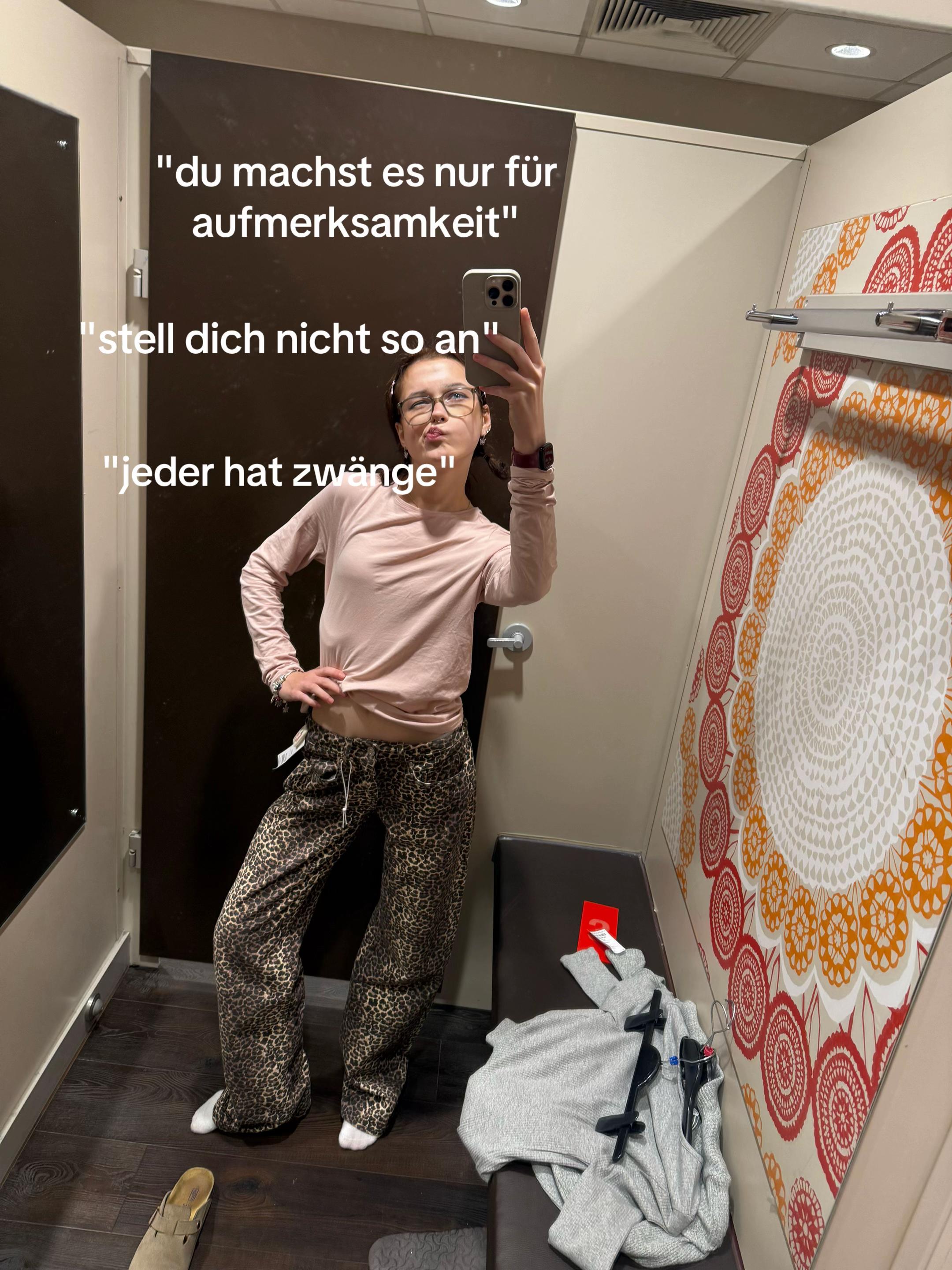 @￴