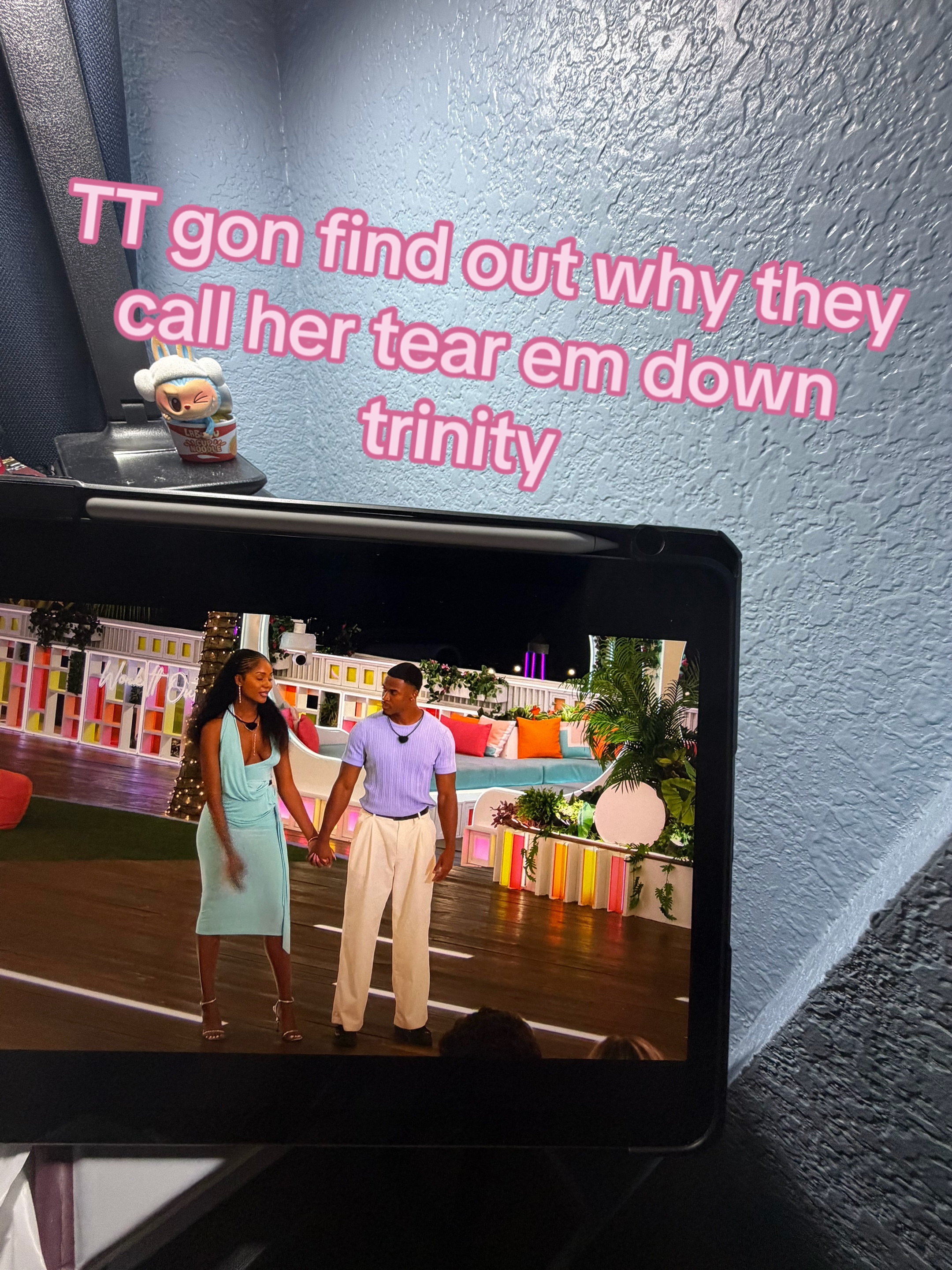 @⃟