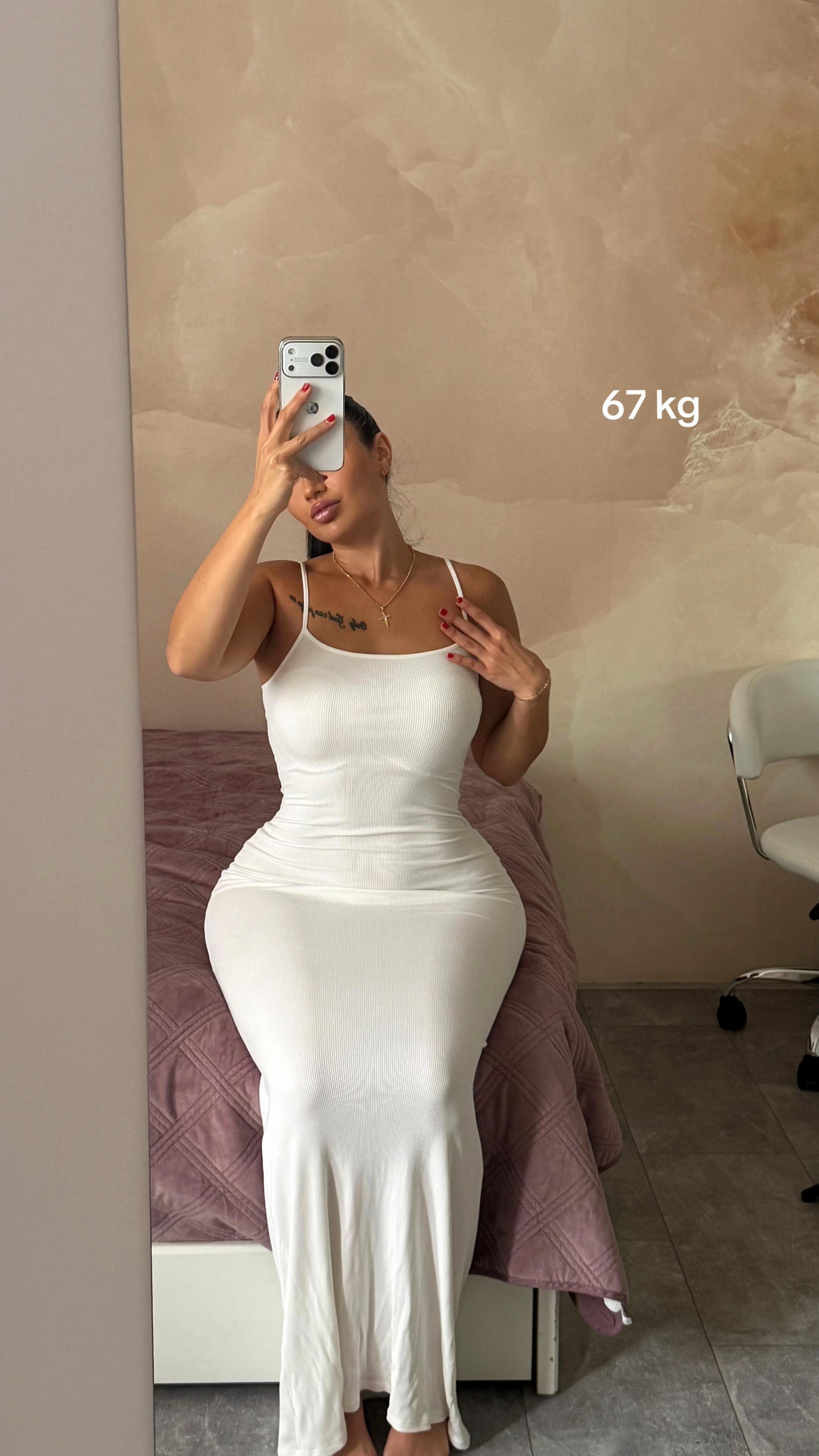 @EllxFit