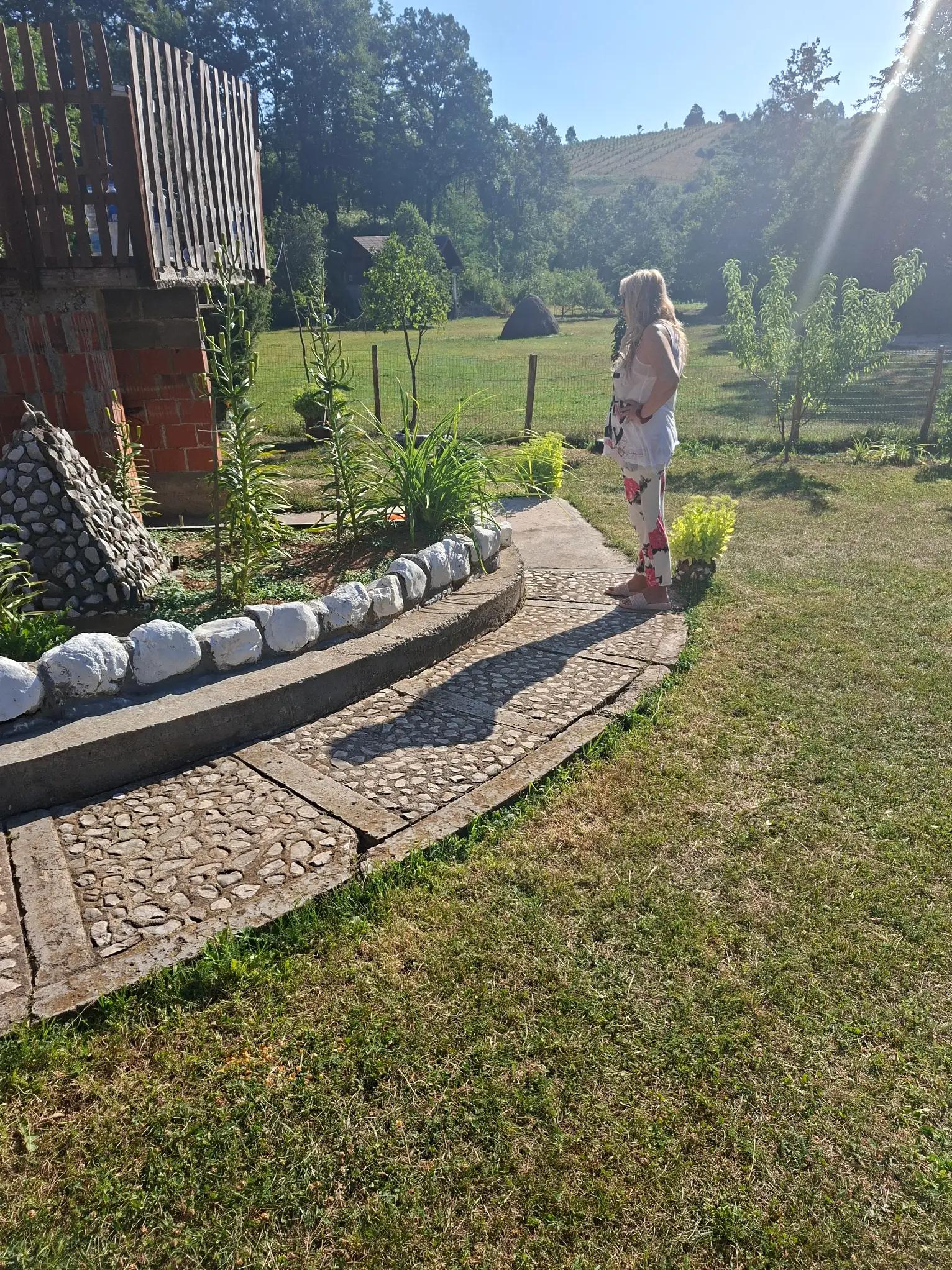 @Sara Policajka