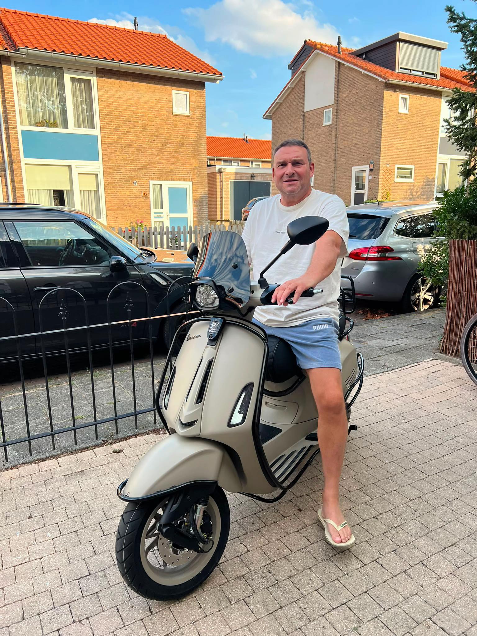 @J2 Scooters & Motoren