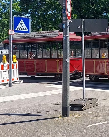 @Julianina_die_Eurobahn.Krüppel