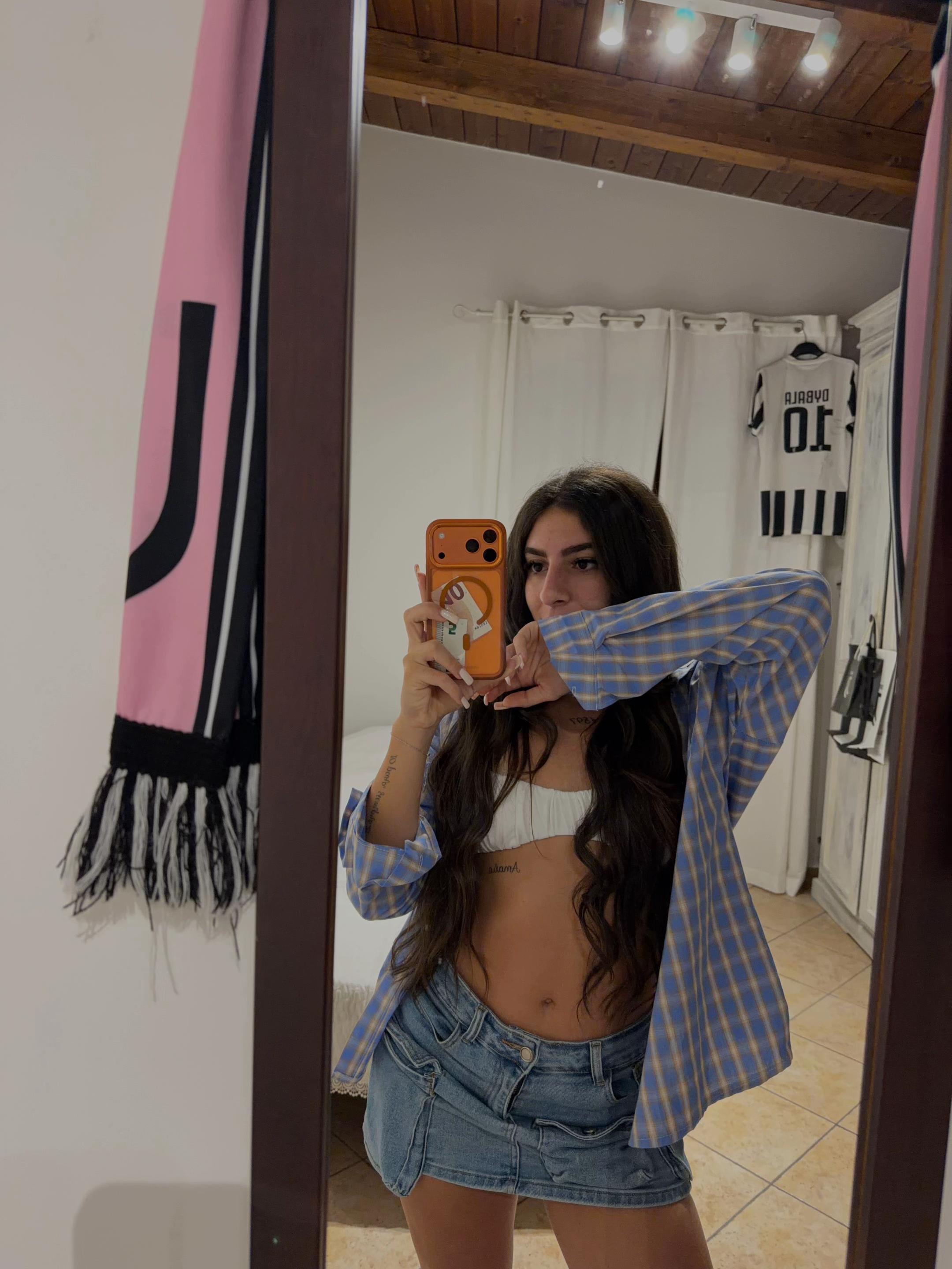 @F E D E๐ธ๐ป