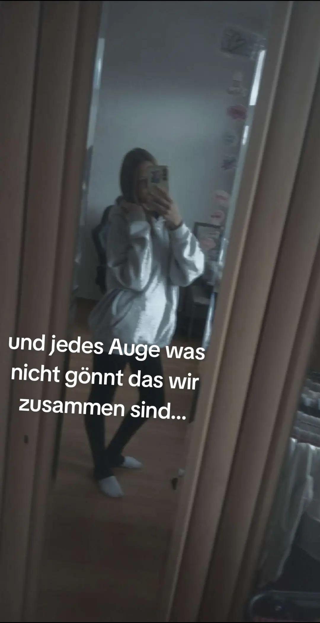@𝕃𝕒𝕣𝕒 𝕊𝕠𝕡𝕙𝕚𝕖💙🤍