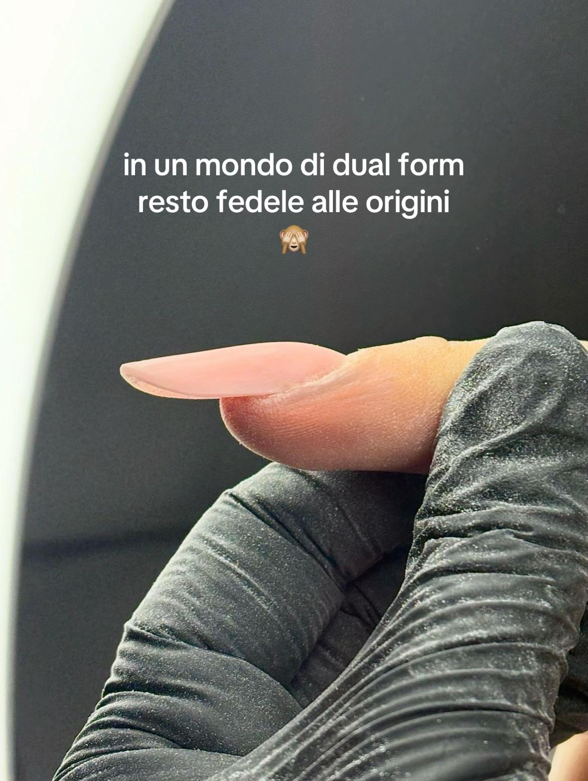 @Paola 🦂