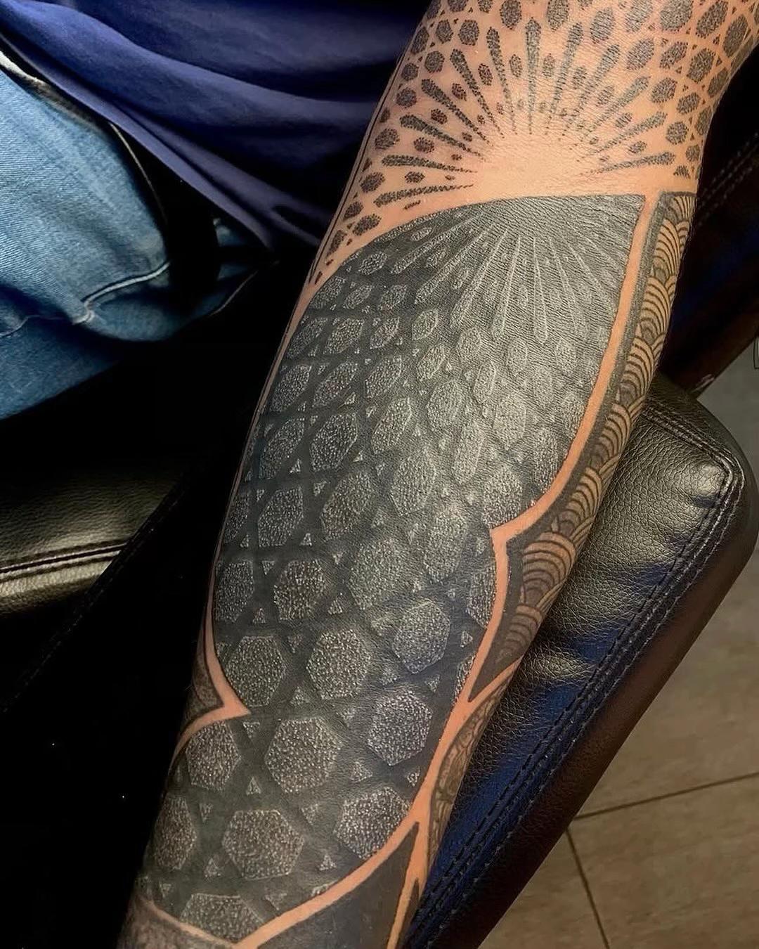 @WHITE ON BLACK TATTOO