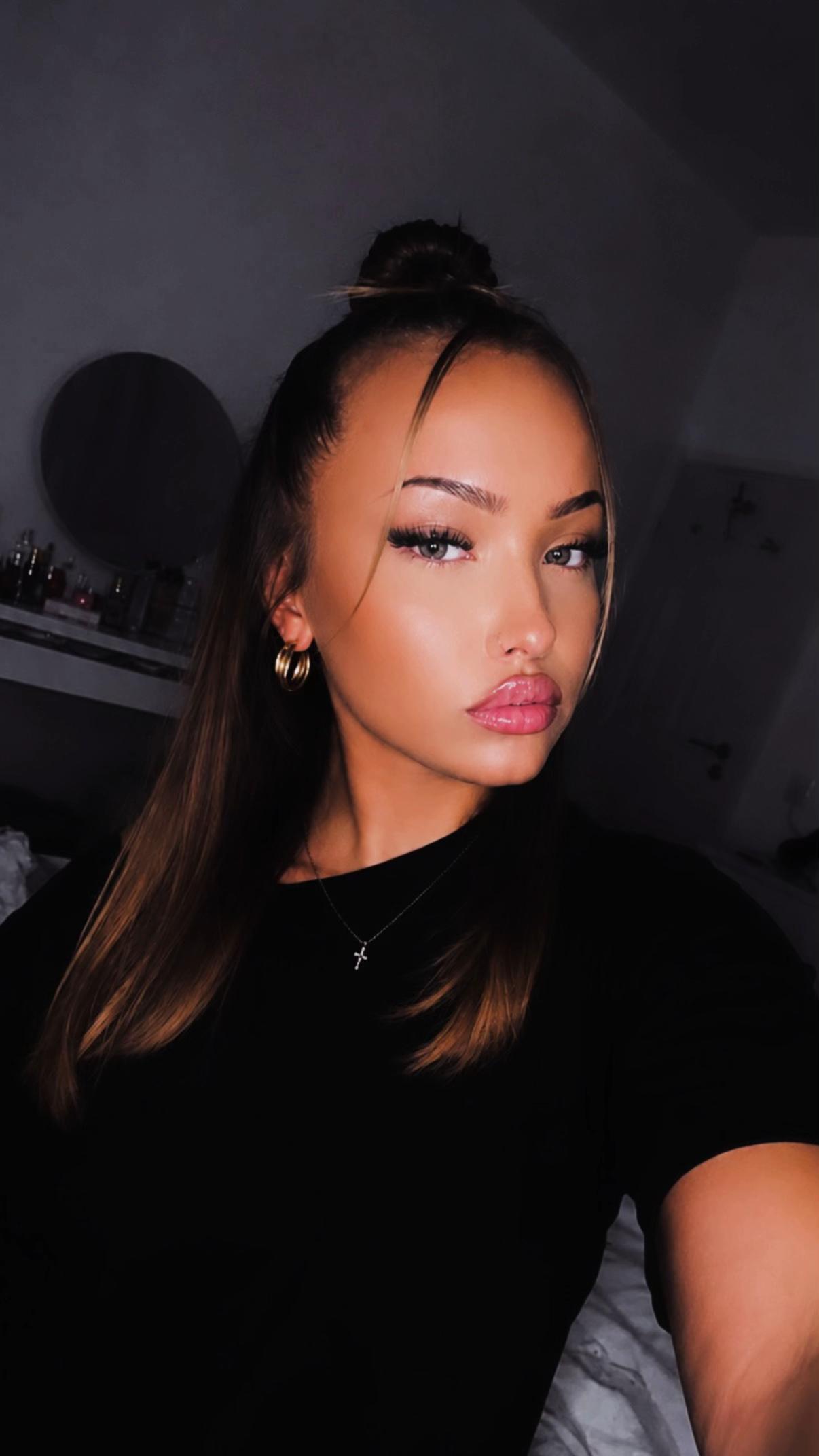 @𝗟𝗮𝘂𝗿𝗮