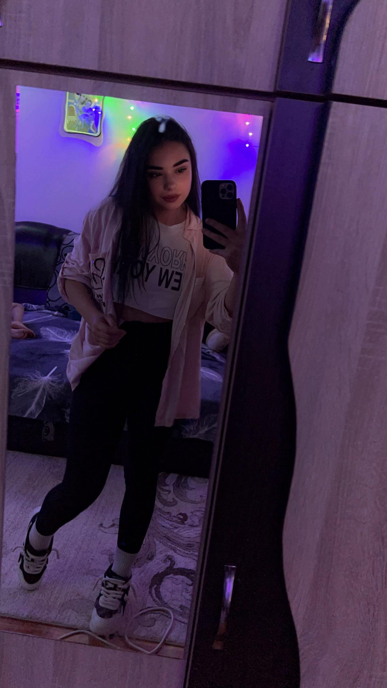 @ℱ𝓁𝑜𝓇𝓎🤍