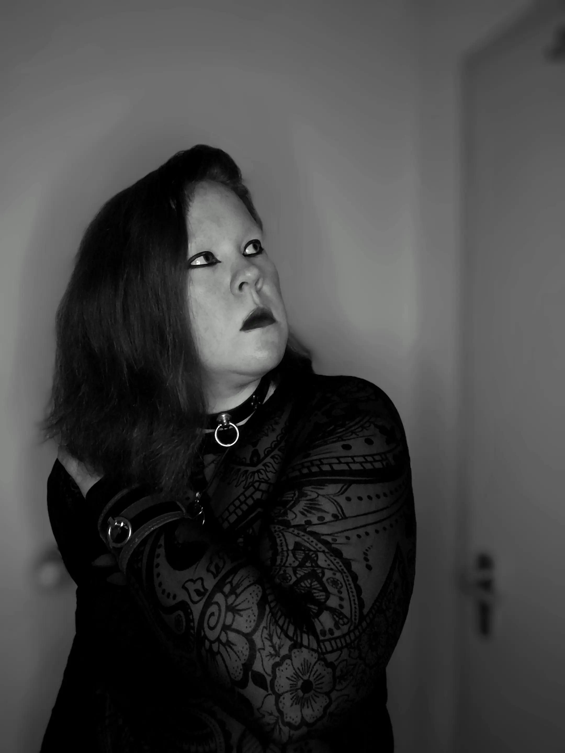 @Charlene 🖤🌹🦇