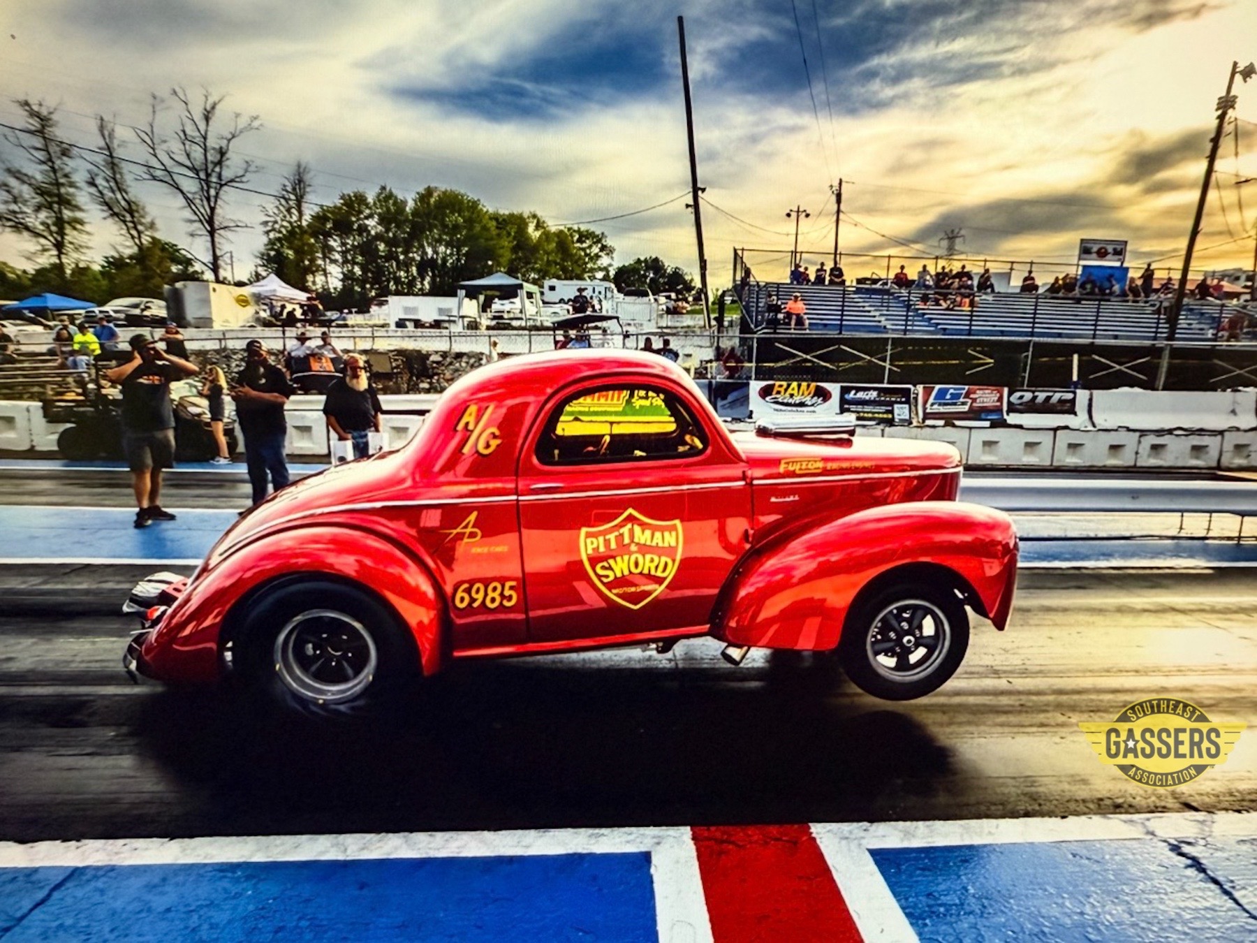 @Racing-Illustrated
