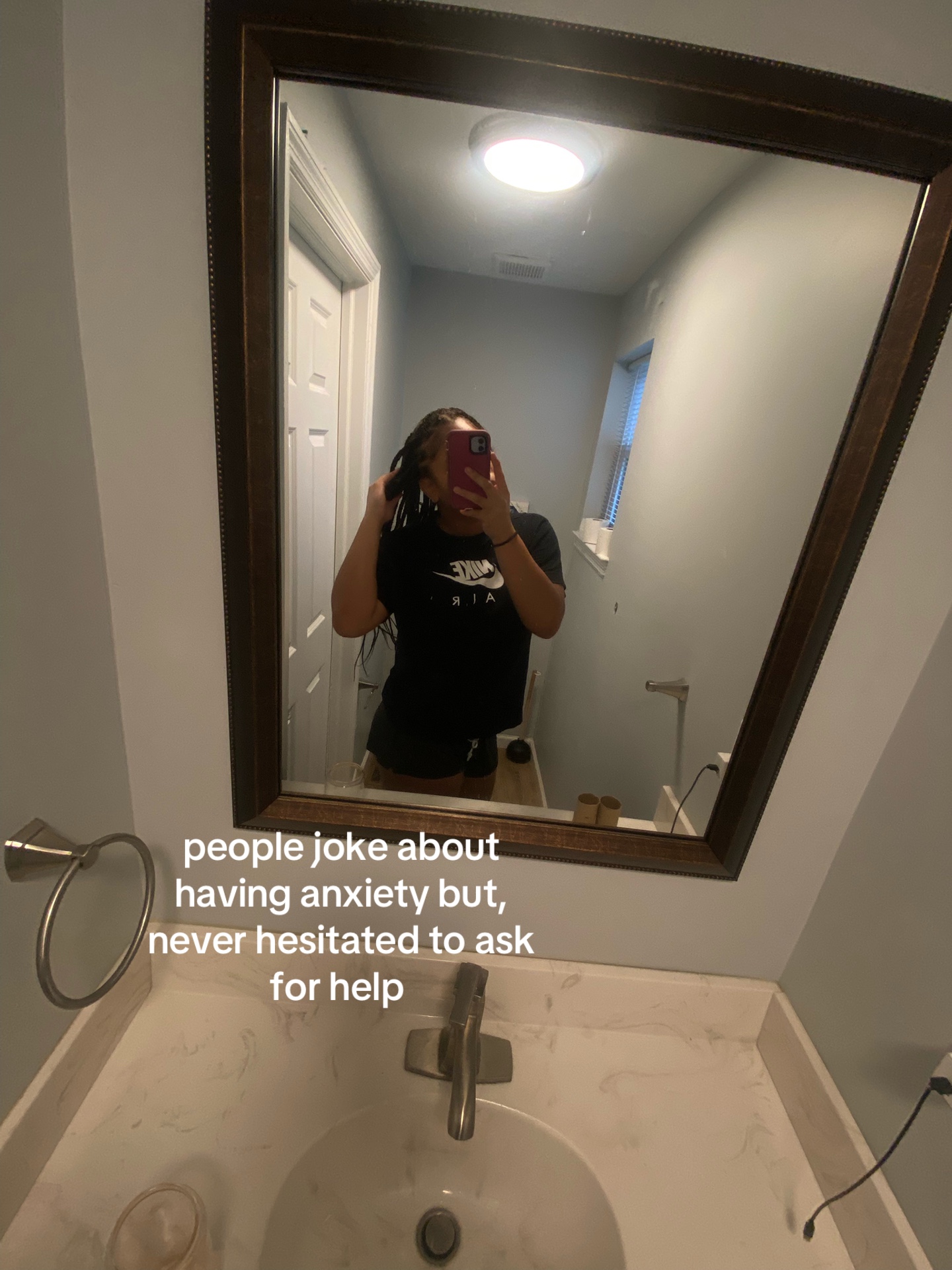 @•