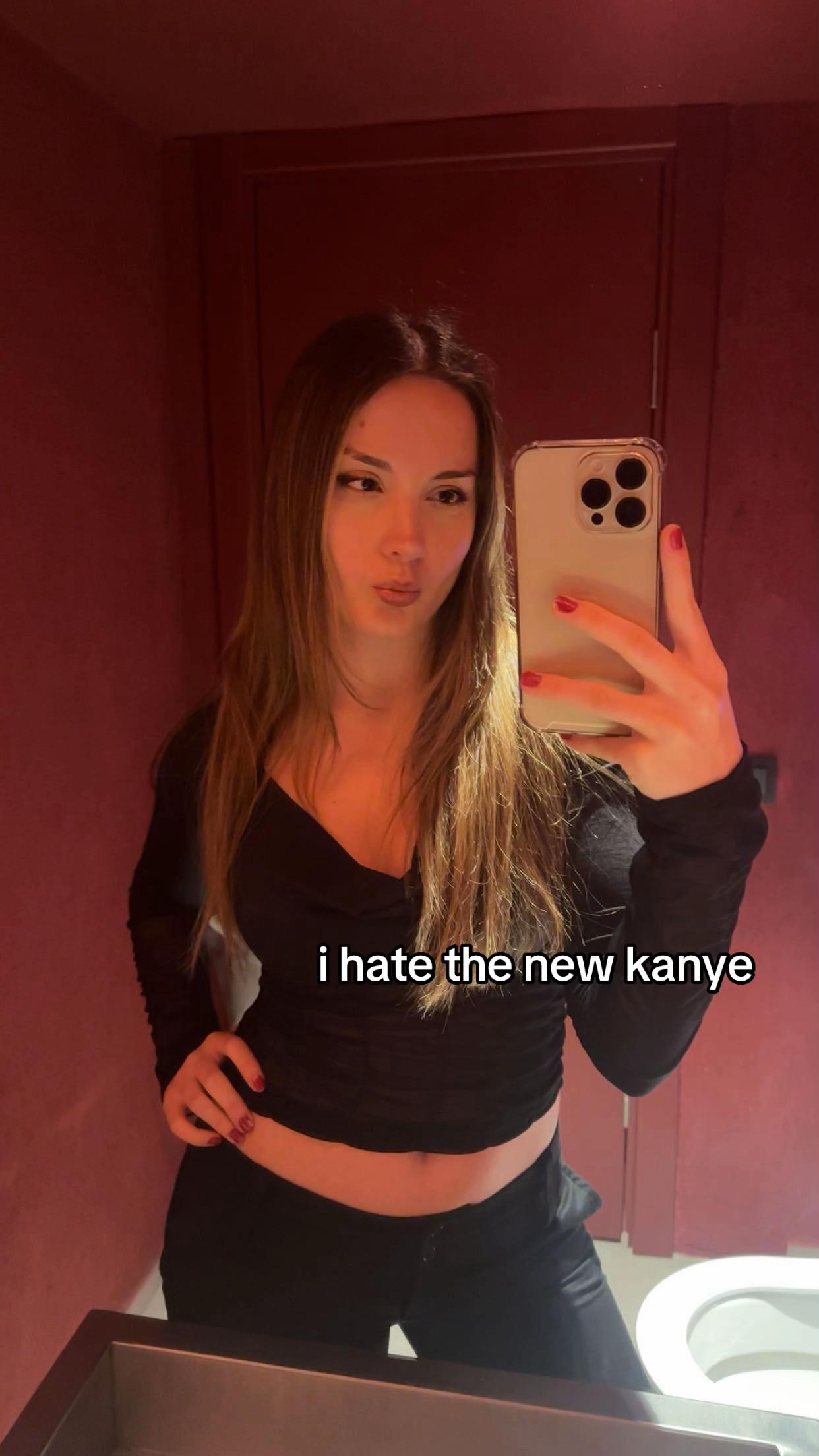 @🦦