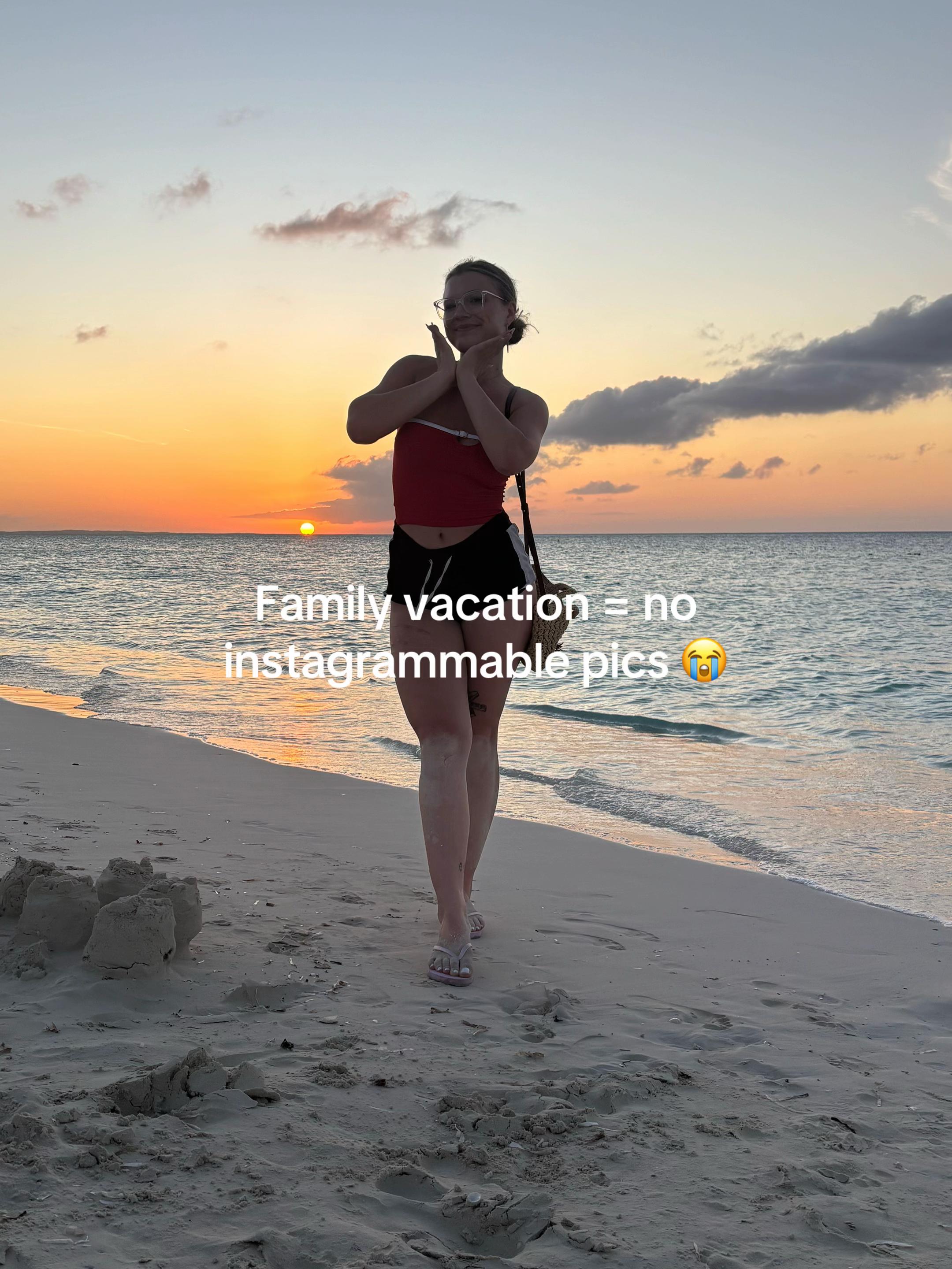 @leavesloneczkoalone