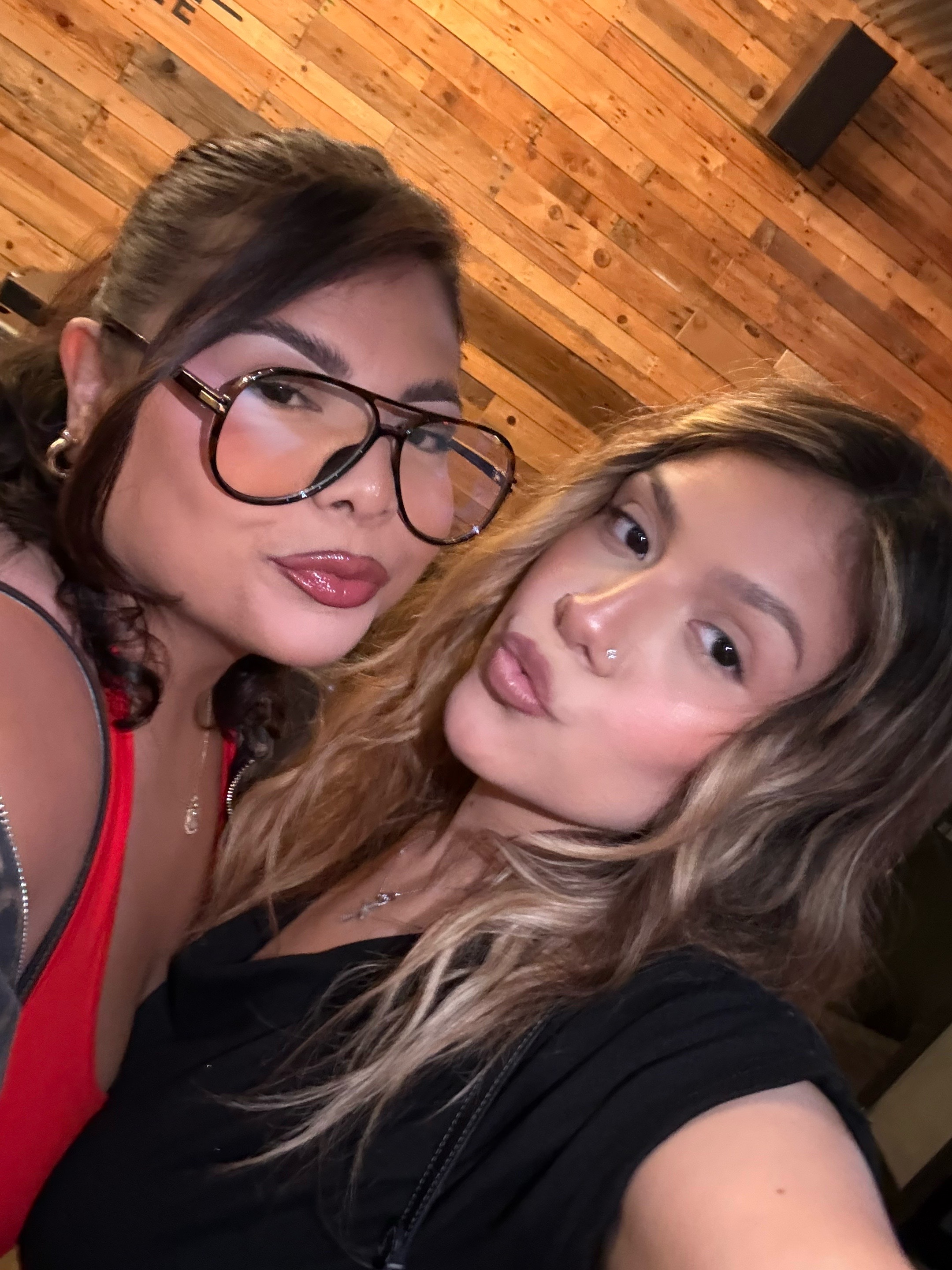@momoneyym