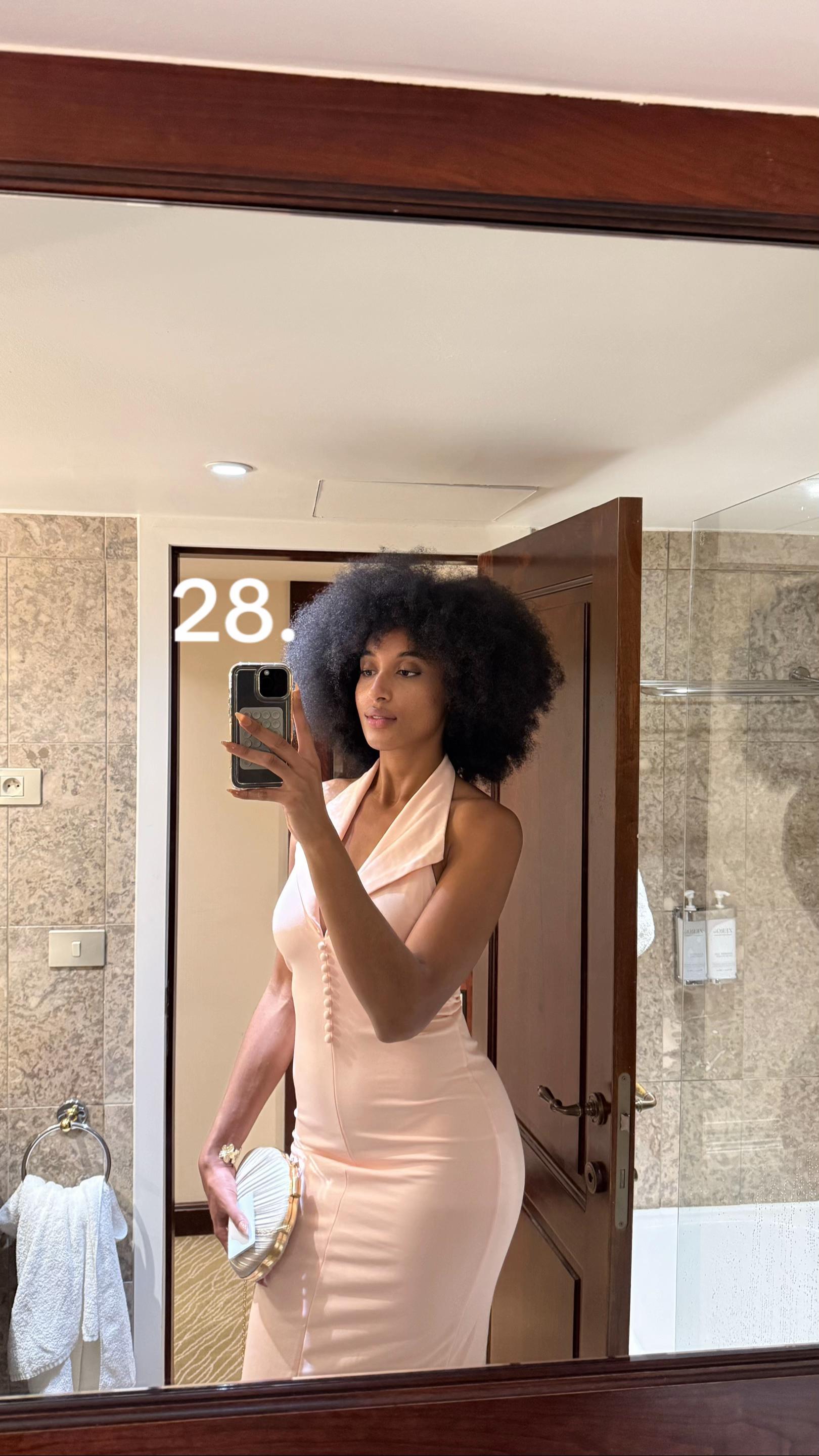 @The&iuml;a 🦒