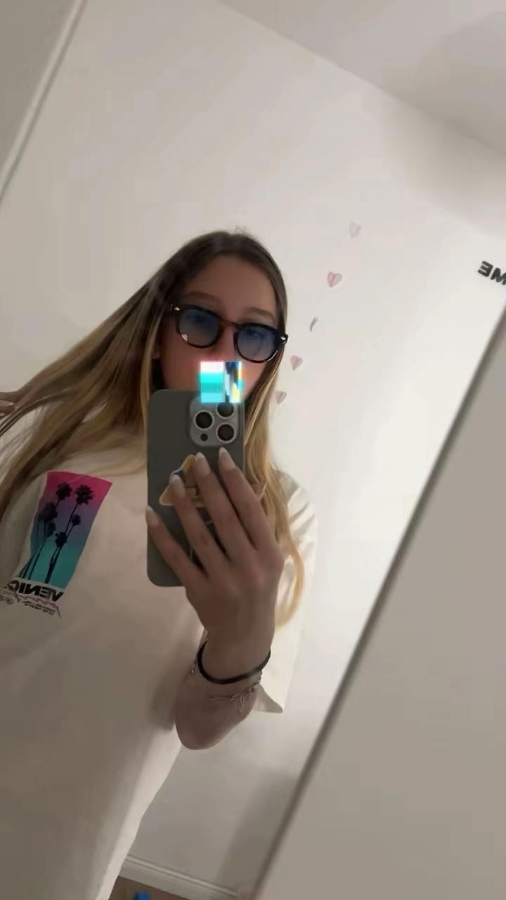 @𝓓𝓪𝓼𝓬𝓱𝓪_𝓬𝓸𝓵𝓸𝓰𝓷𝓮