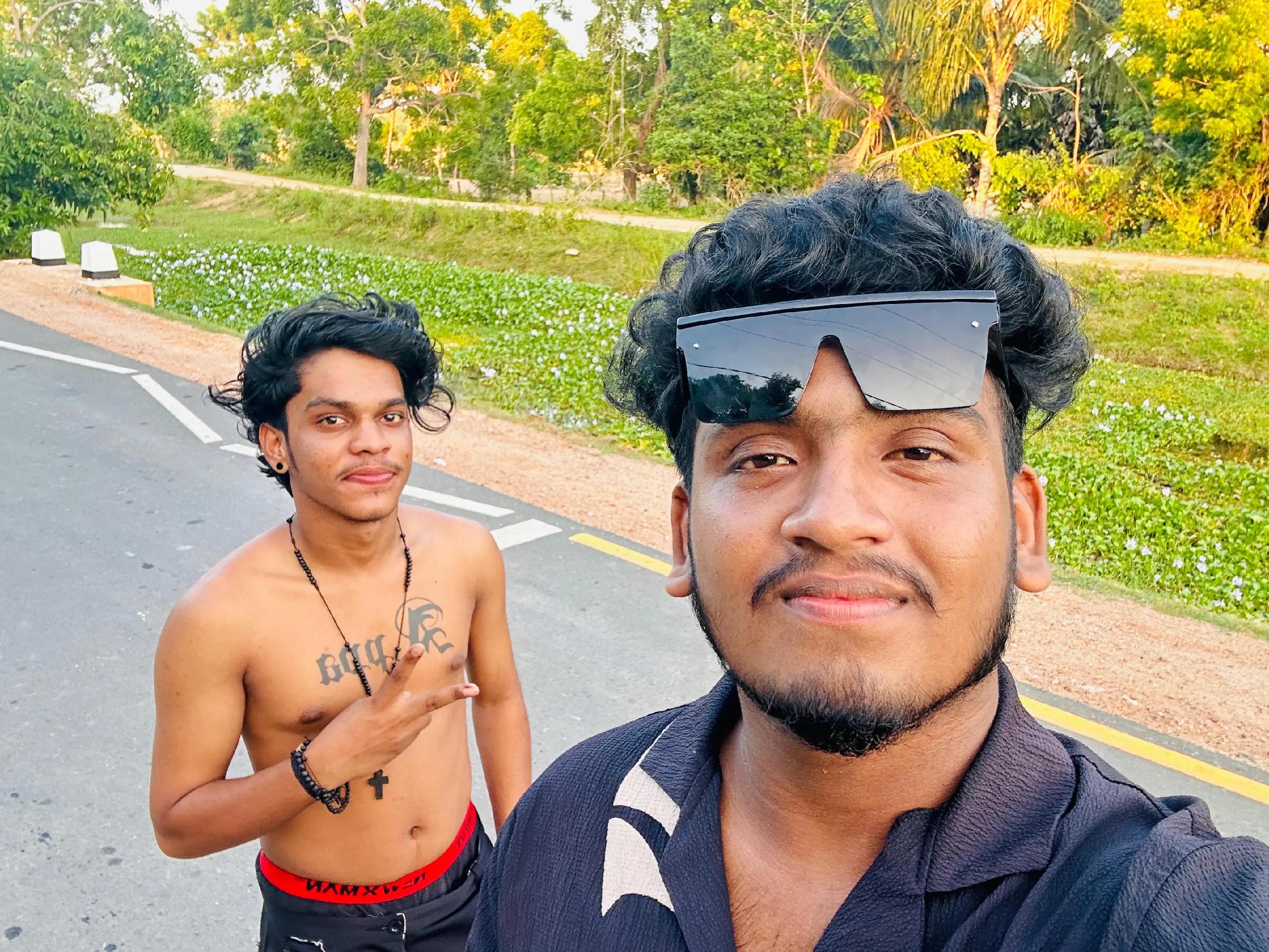 @𝗠𝗥&bull; 𝗠𝗶𝘁𝗵𝘂𝗻 ,