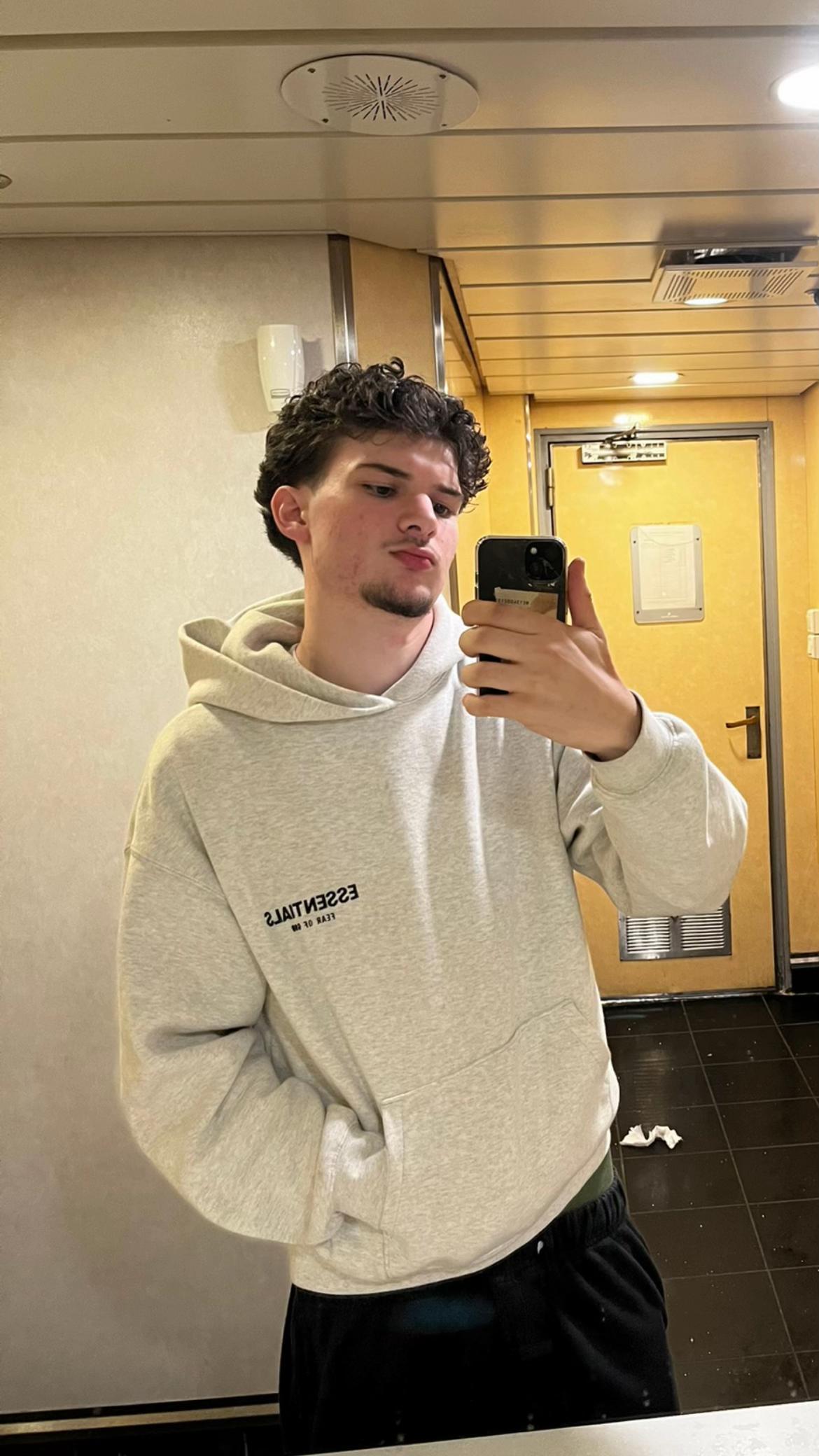 @𖣂