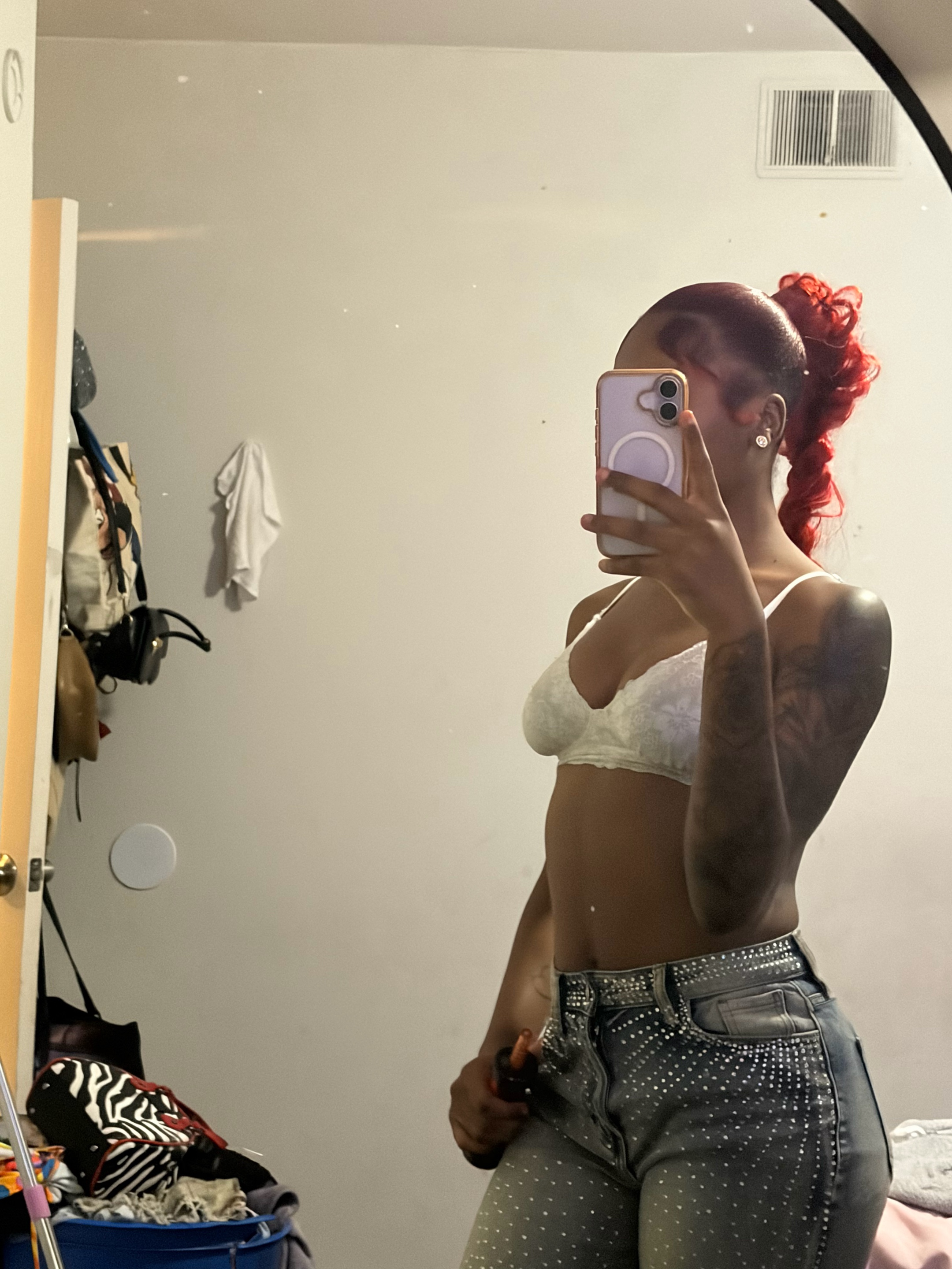 @👩🏾&zwj;❤️&zwj;💋&zwj;👩🏽