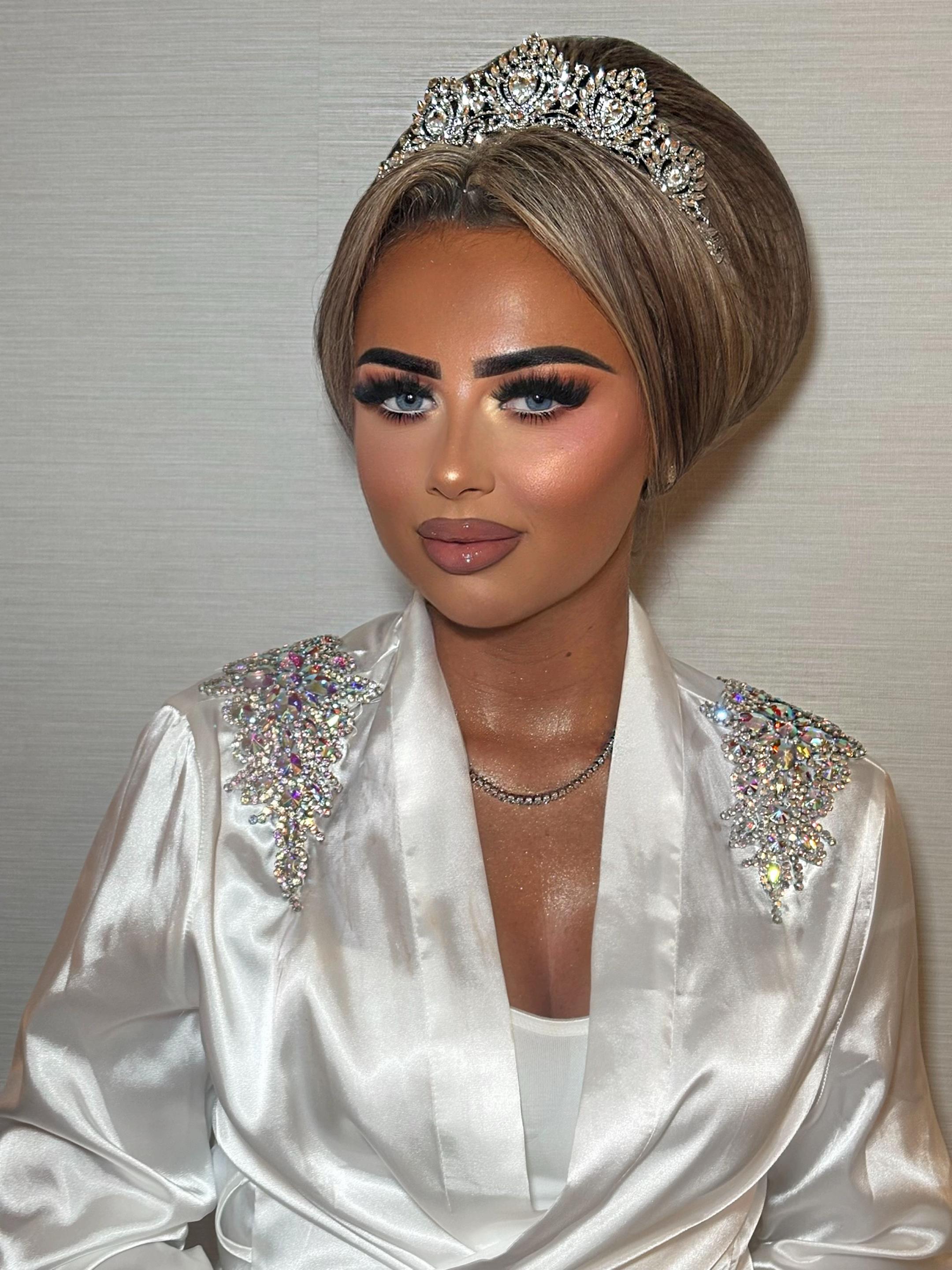@MAKEUPBYSHOLAA