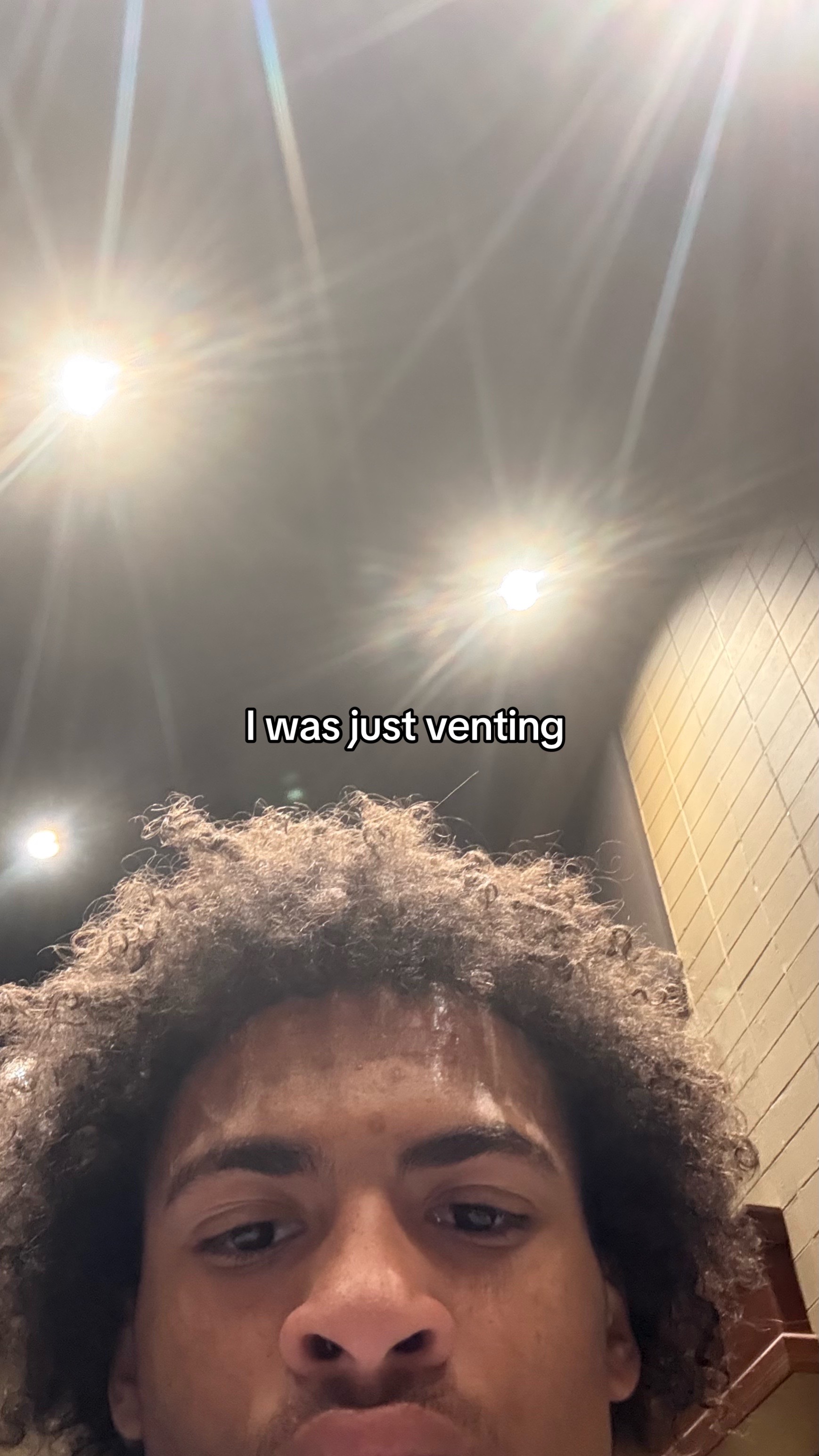 @⃟