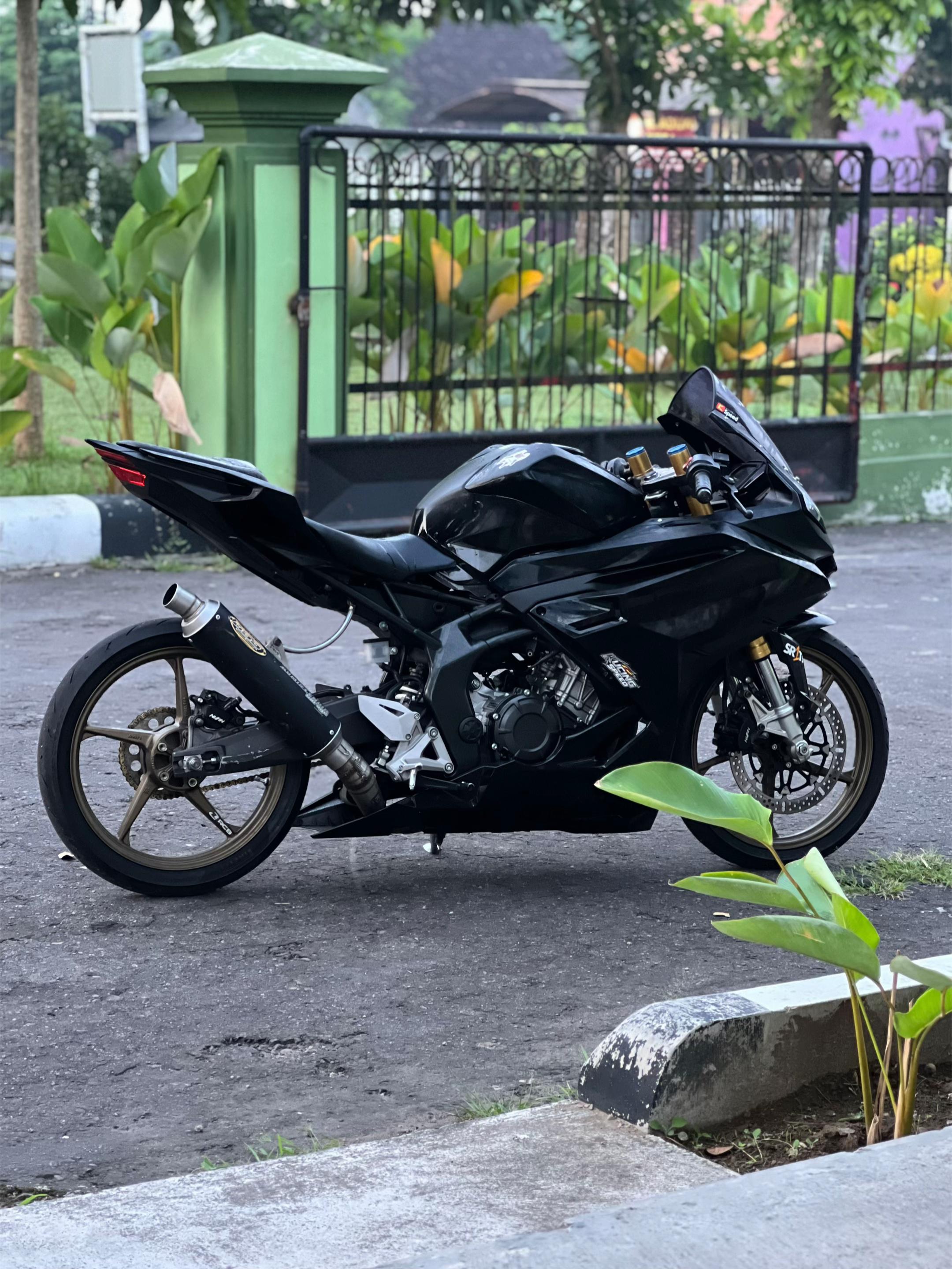 @𝑼𝑼𝒀𝑨𝑩𝑺𝑺