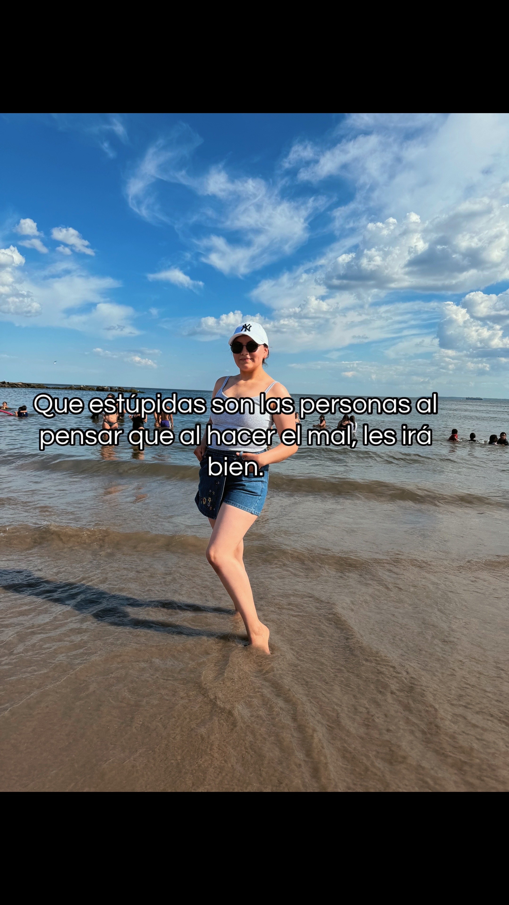 @Camila López 🍓🎧🧡